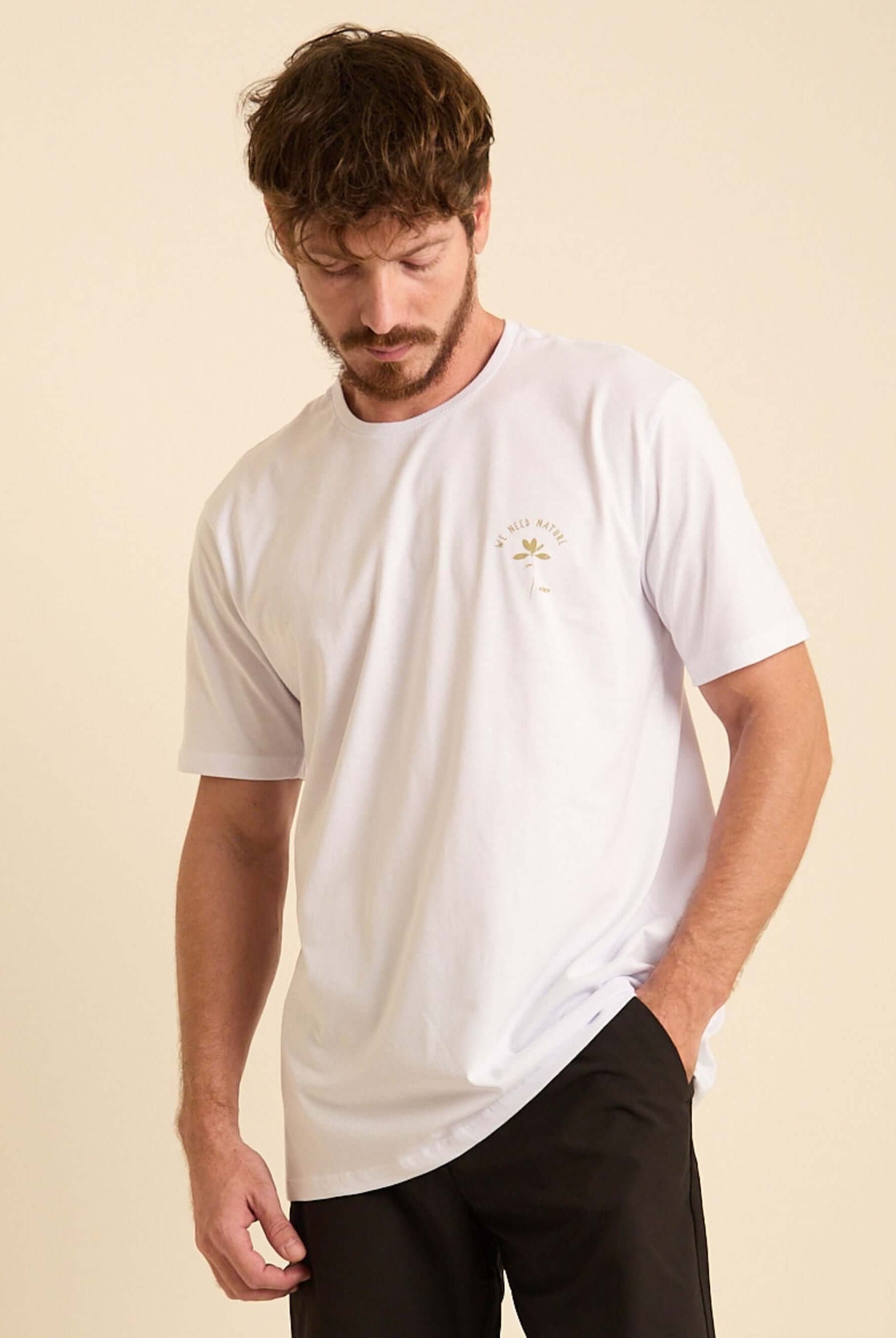 Camiseta Nature branca da Greenish, modelo clássico em 100% algodão, ideal para looks streetwear e confortáveis.