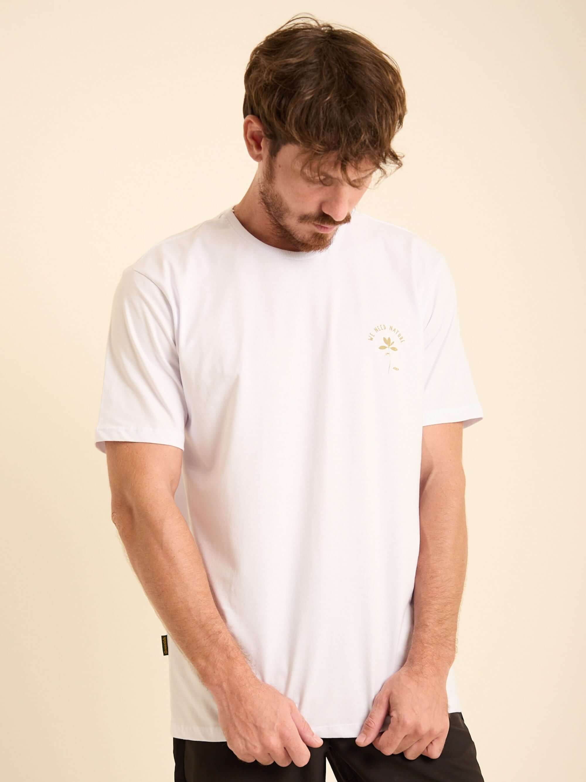 Camiseta Nature branca da Greenish, 100% algodão, modelagem clássica para looks streetwear.