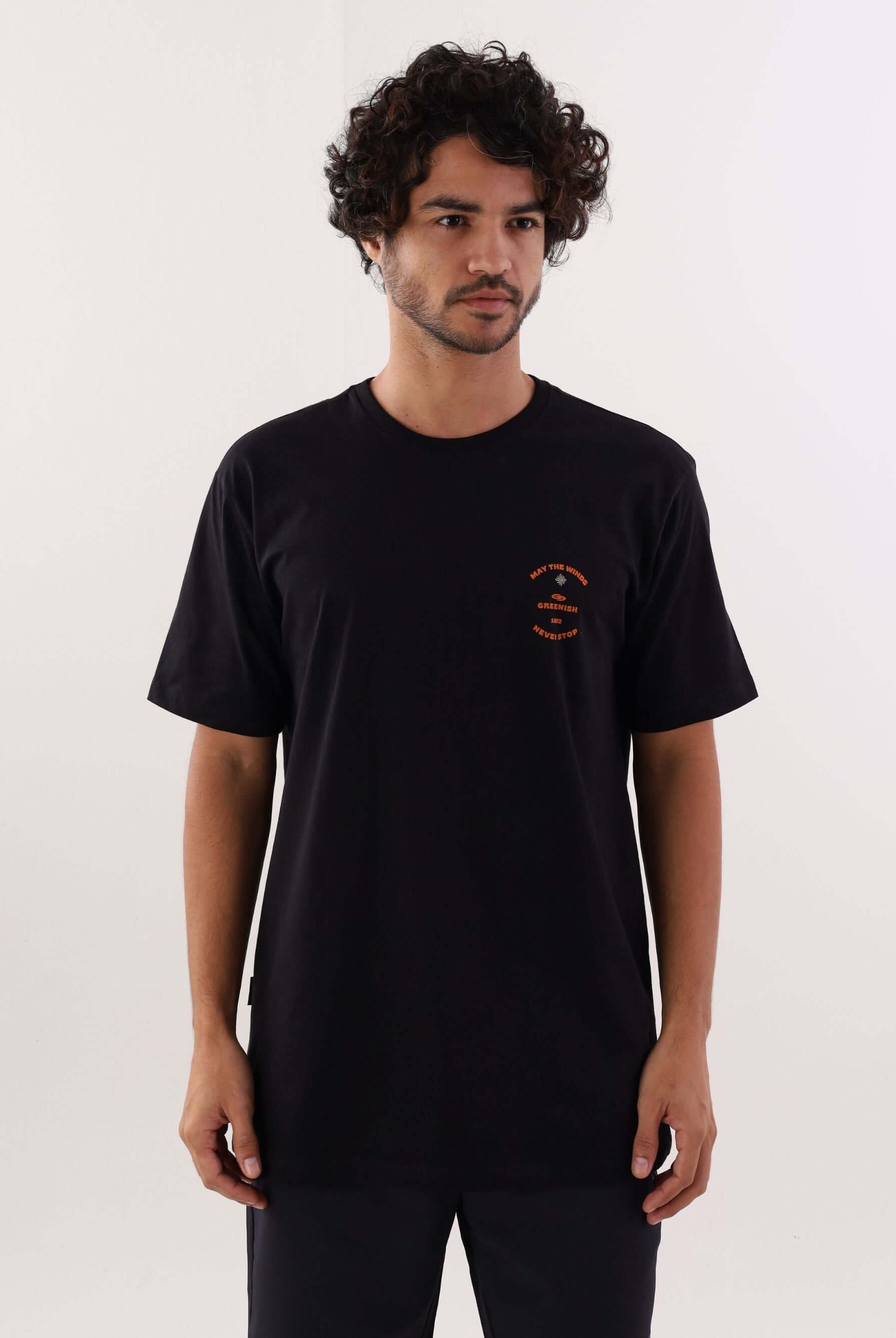 Camiseta preta Enjoy Nature da Greenish, modelo casual, confortável e com design exclusivo.