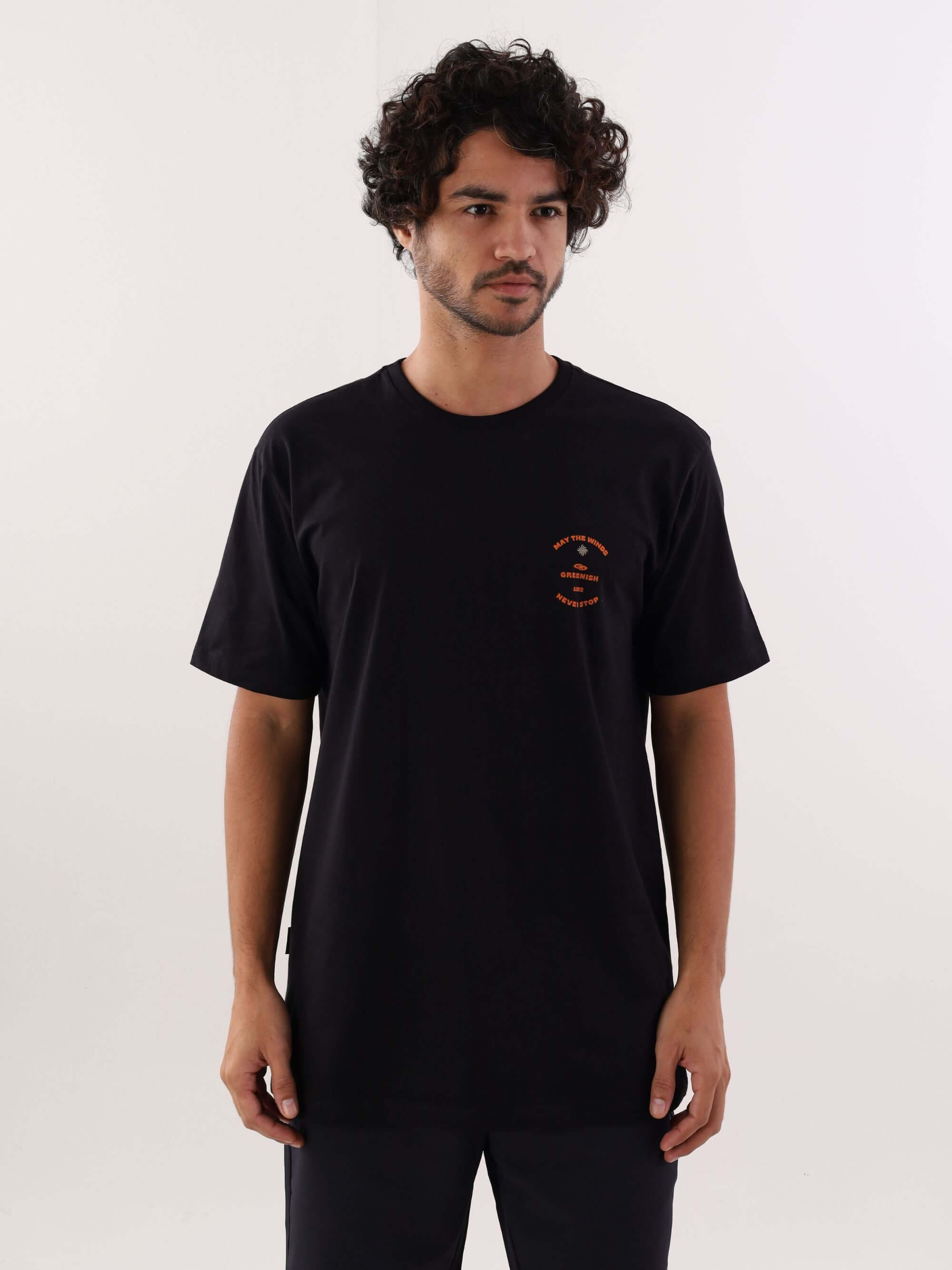 Camiseta preta Enjoy Nature da Greenish, modelo casual, confortável e com design exclusivo.