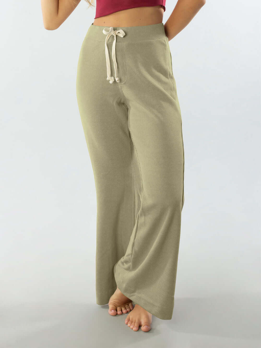 Calça Heaven Verde da Greenish, confortáveis e estilosas, com cós elástico e cadarço de algodão.