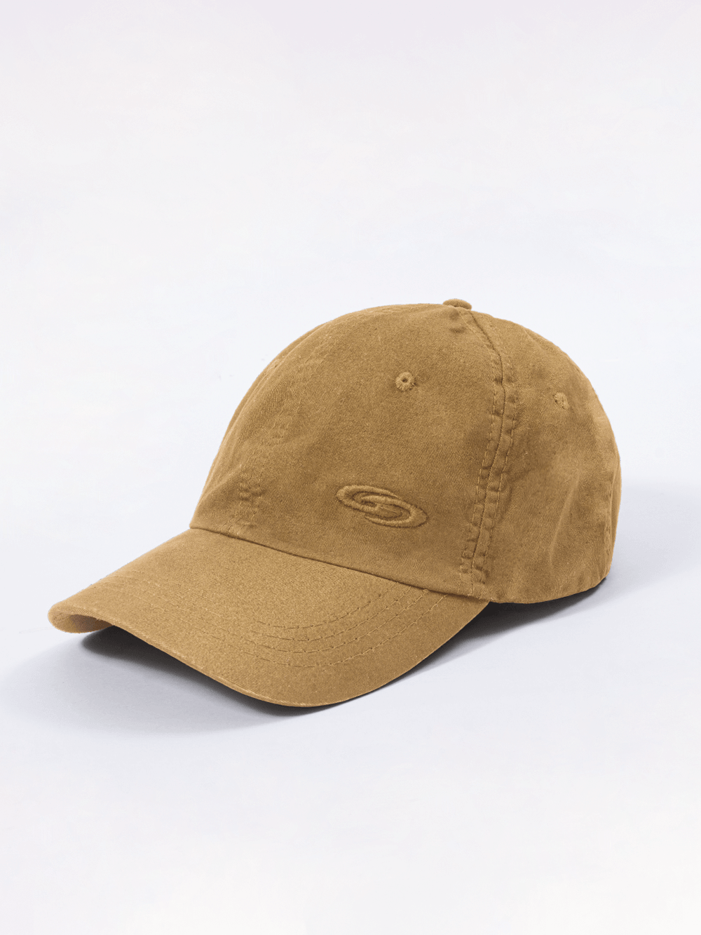 Boné tingido bege da marca Greenish, ideal para compor looks casuais e modernos.