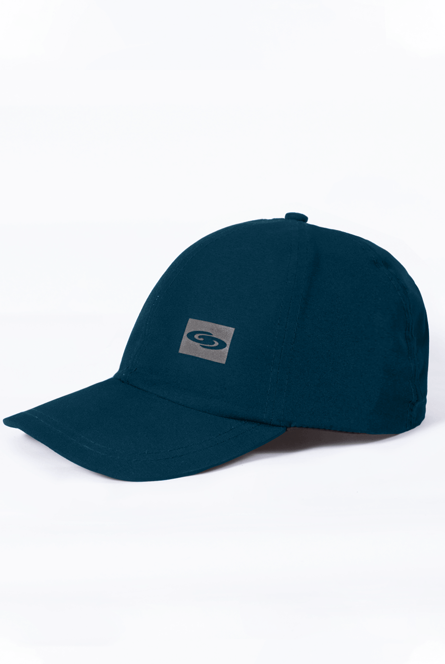 Boné verde marinho básico com logo da marca Greenish, estilo moderno e casual.