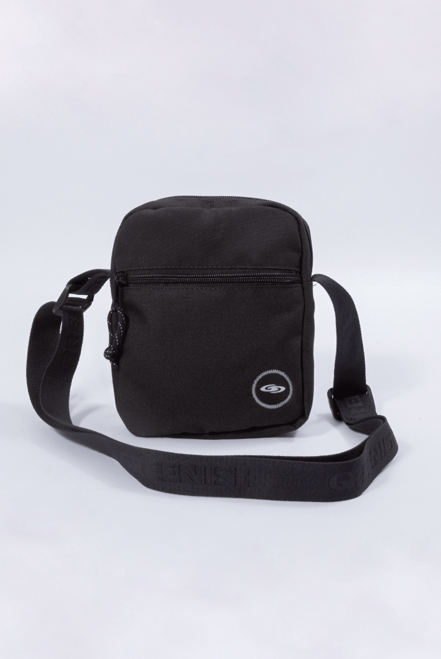 Greenish BAG RAYS - PRETO versatile black crossbody bag with adjustable strap and sleek design.