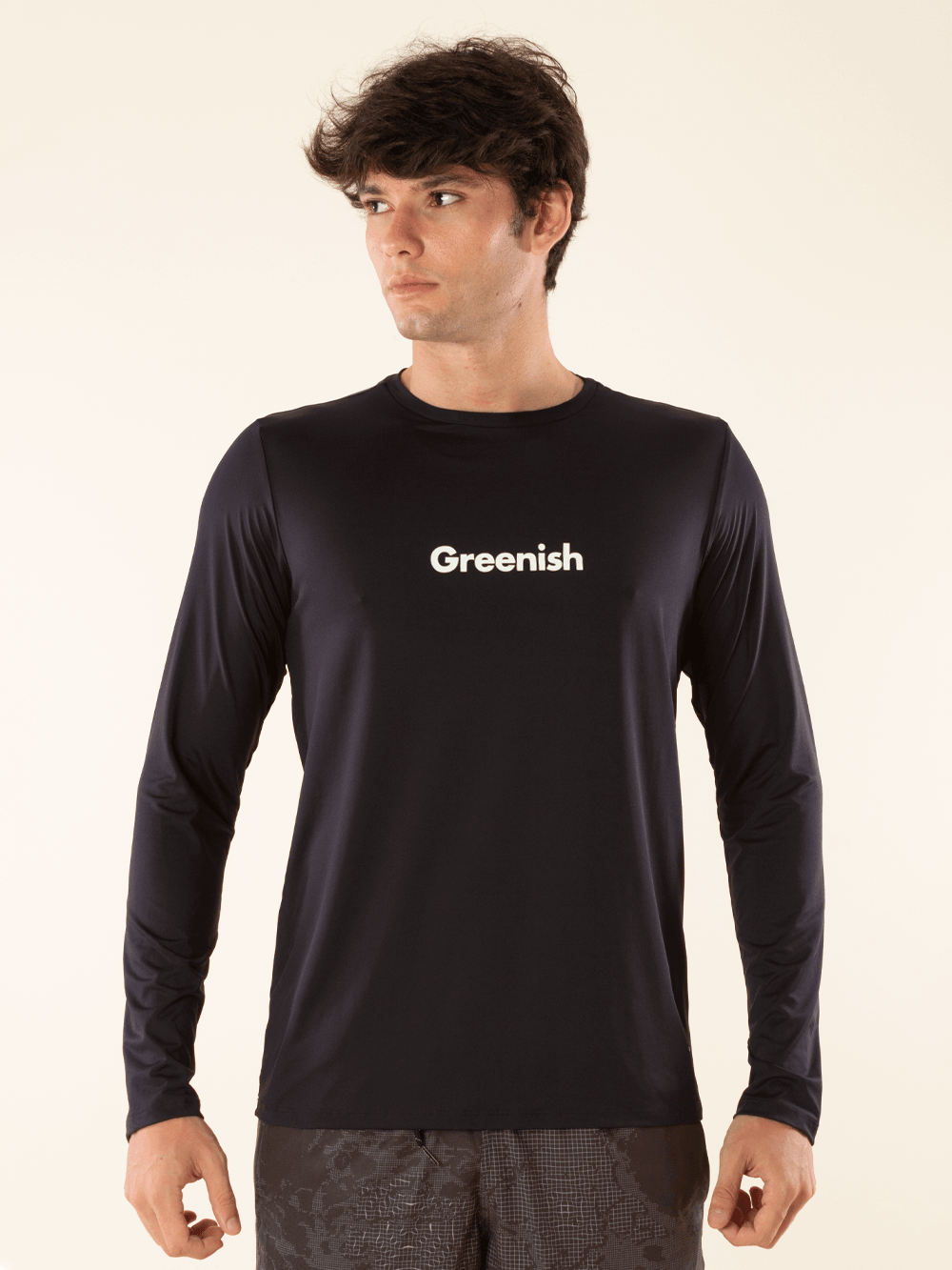 Camisa UV Basic preta da Greenish, ideal para atividades ao ar livre com proteção solar e conforto.