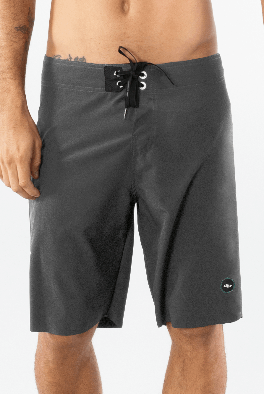 Bermuda de surf ultraleve cinza da Greenish, ideal para esportes aquáticos, design básico e confortável.