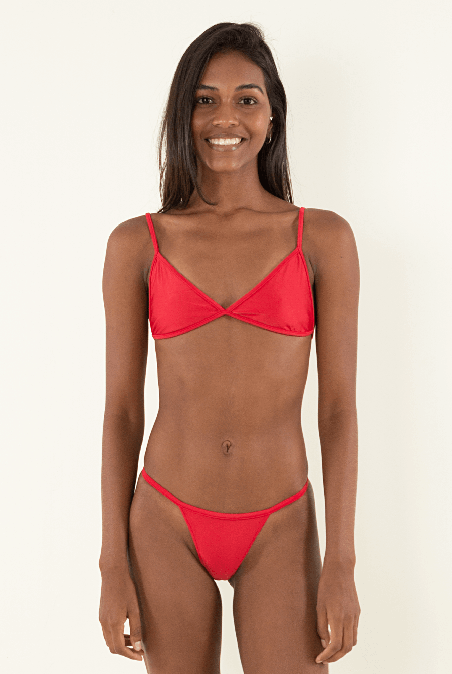 Calcinha Vies Cava Alta vermelha da marca Greenish, ideal para conforto e estilo no verão.