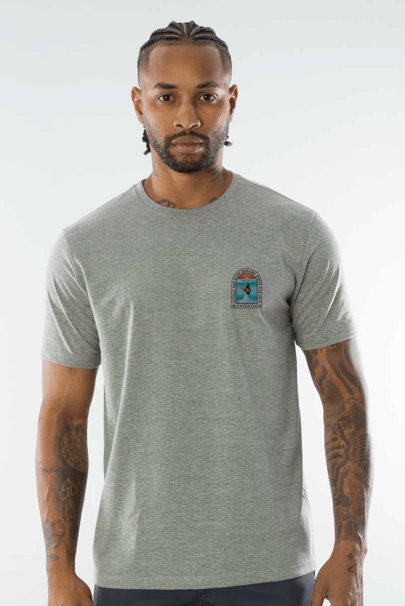Camiseta Glacial Surf mescla da marca Greenish, em modelagem clássica, 100% algodão sustentável, confortável e leve.