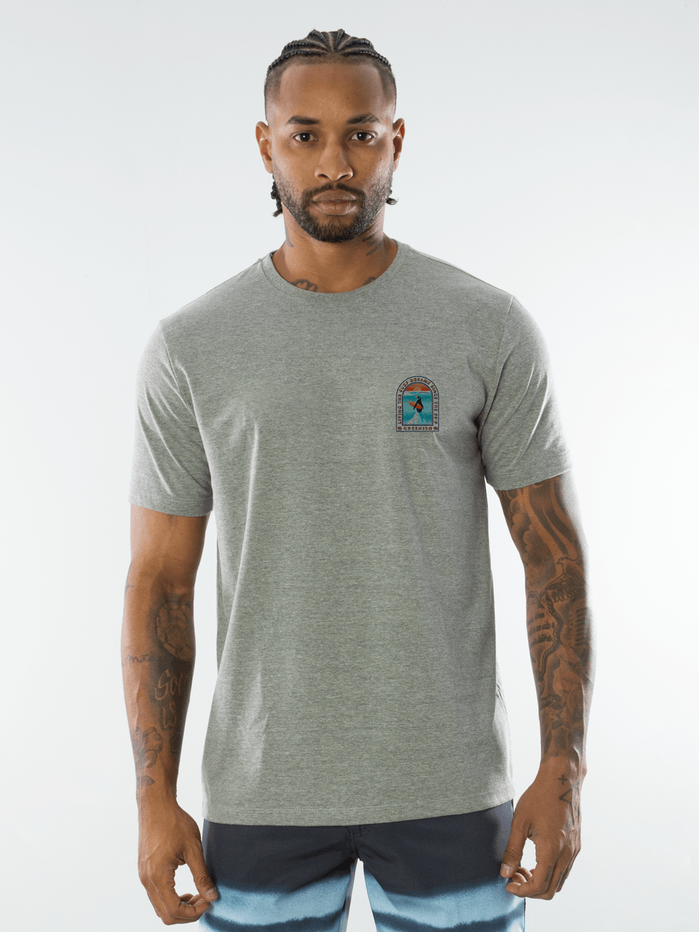 Camiseta Glacial Surf mescla da marca Greenish, em modelagem clássica, 100% algodão sustentável, confortável e leve.