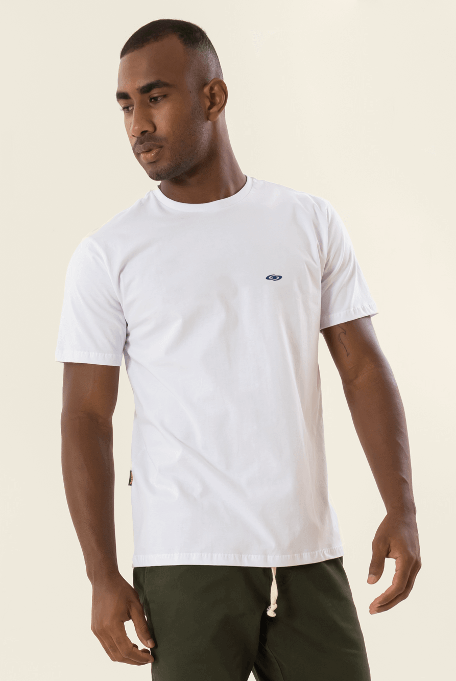 Camiseta Branca Simple Life da Greenish, modelagem clássica e toque leve para conforto diário.