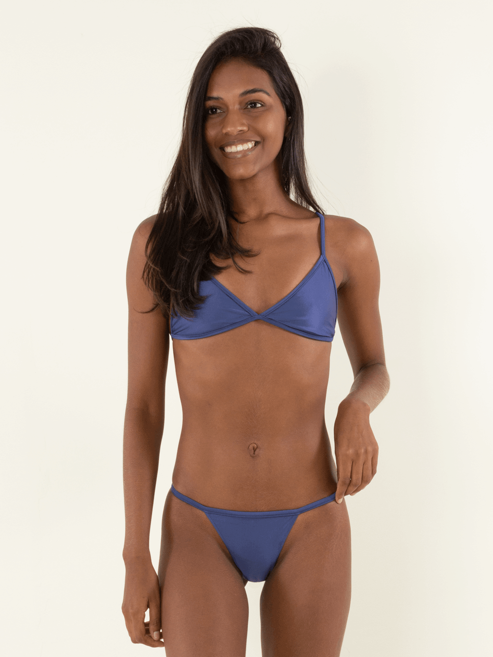 Calcinha Vies Cava Alta Azul da Greenish, ideal para um look estiloso e confortável para o verão.