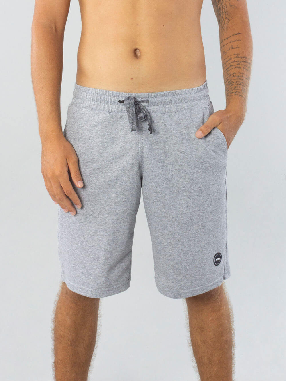 Bermuda de Moletom Basic Mescla da Greenish, confortáveis e estilosas para meia estação.