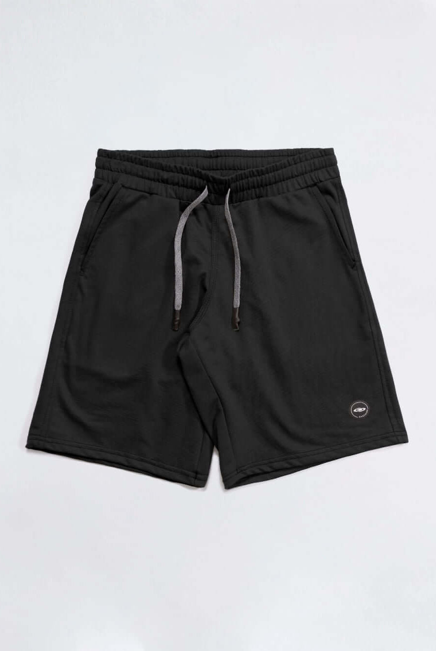 Bermuda Moletom Basic preta da marca Greenish, com elástico na cintura e bolsos laterais.