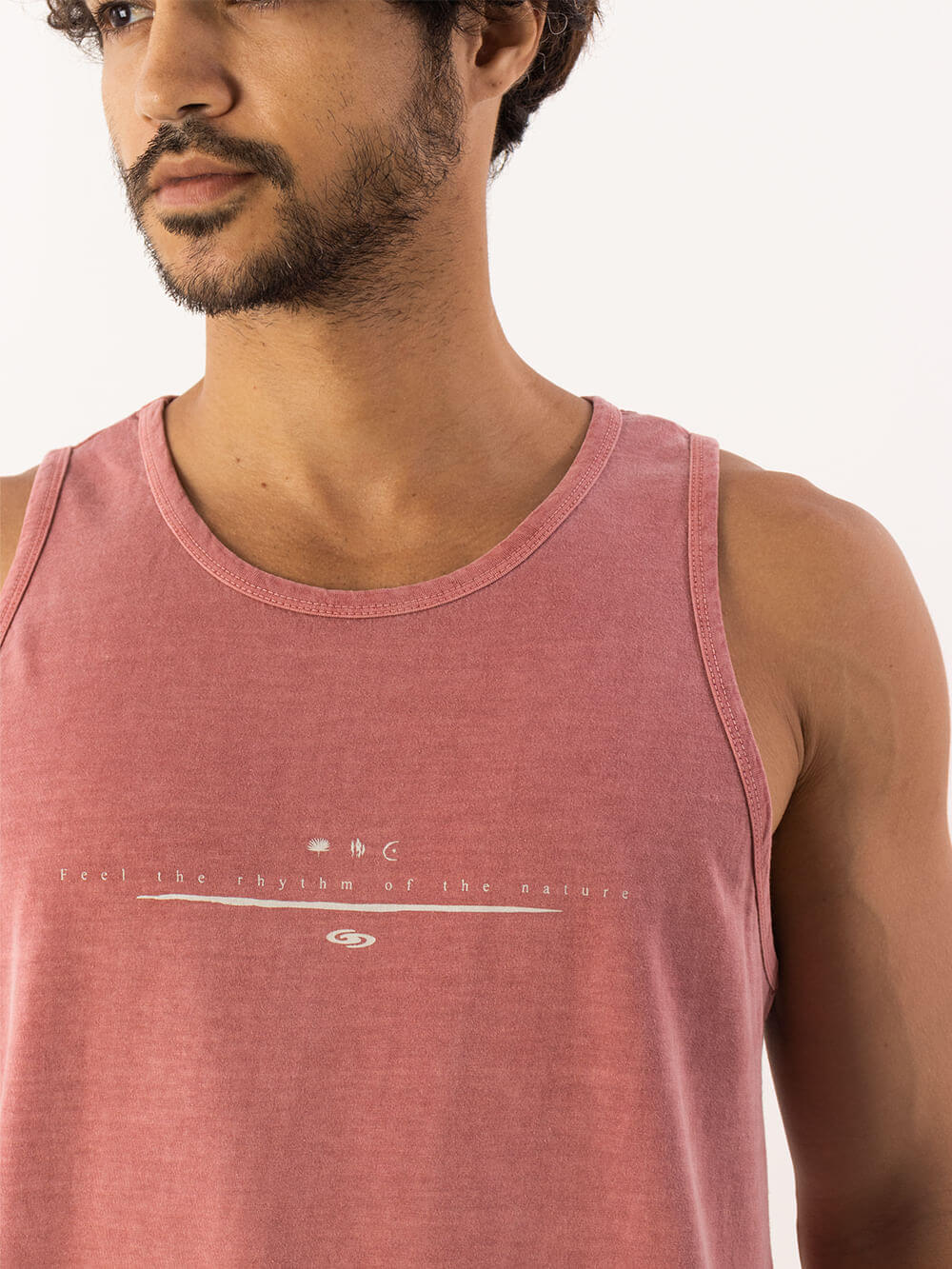 Regata masculina verde com estampa minimalista, ideal para praia e treinos | Greenish