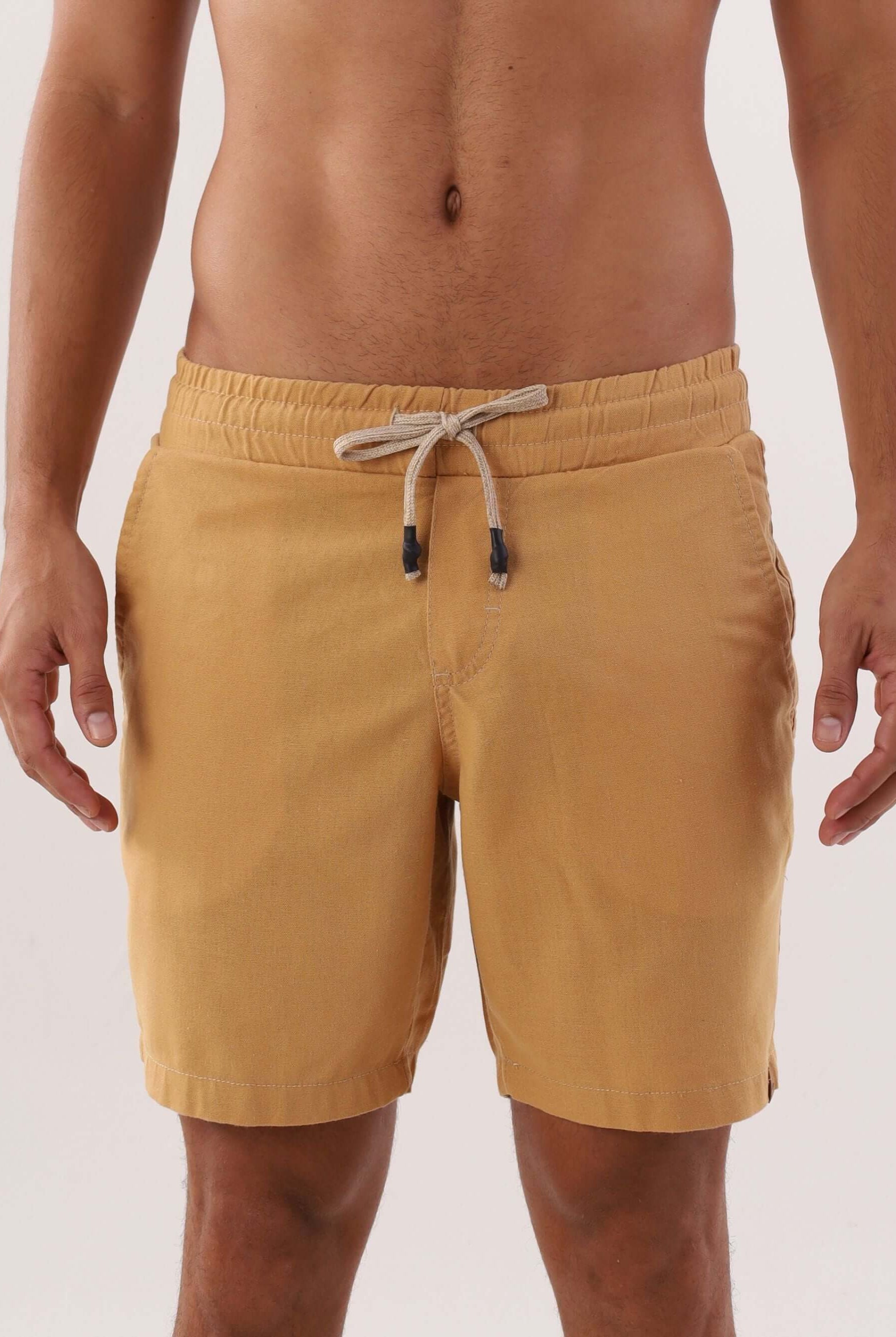 Bermuda Blend Amarelo Escuro da Greenish, confortável e estilosa para o verão.