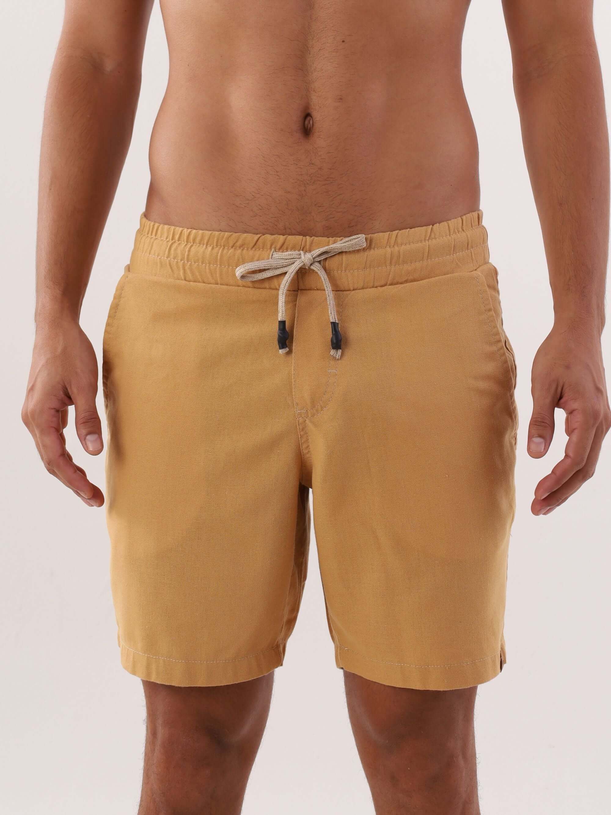 Bermuda Blend Amarelo Escuro da Greenish, confortável e estilosa para o verão.