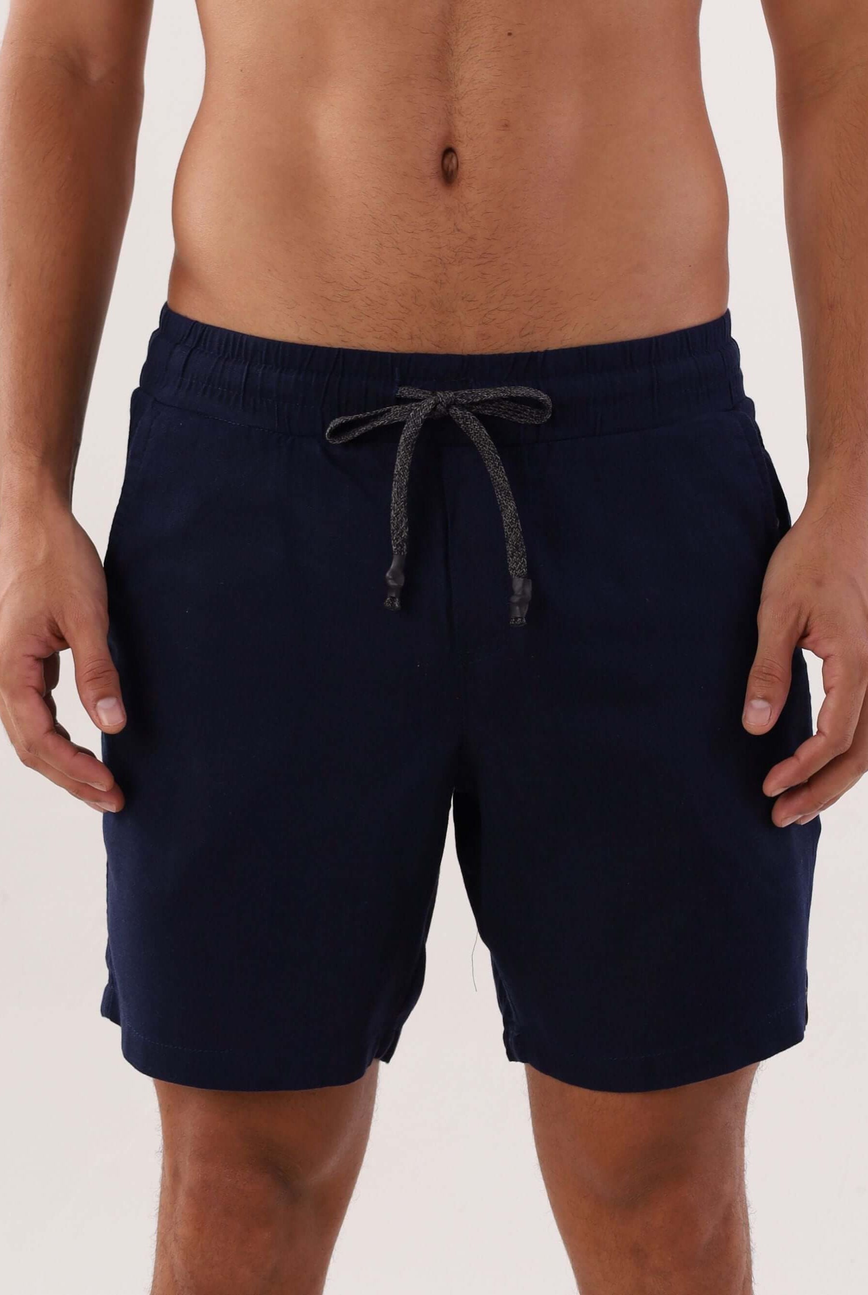 Bermuda Blend azul marinho da marca Greenish, perfeita para o verão e atividades ao ar livre.