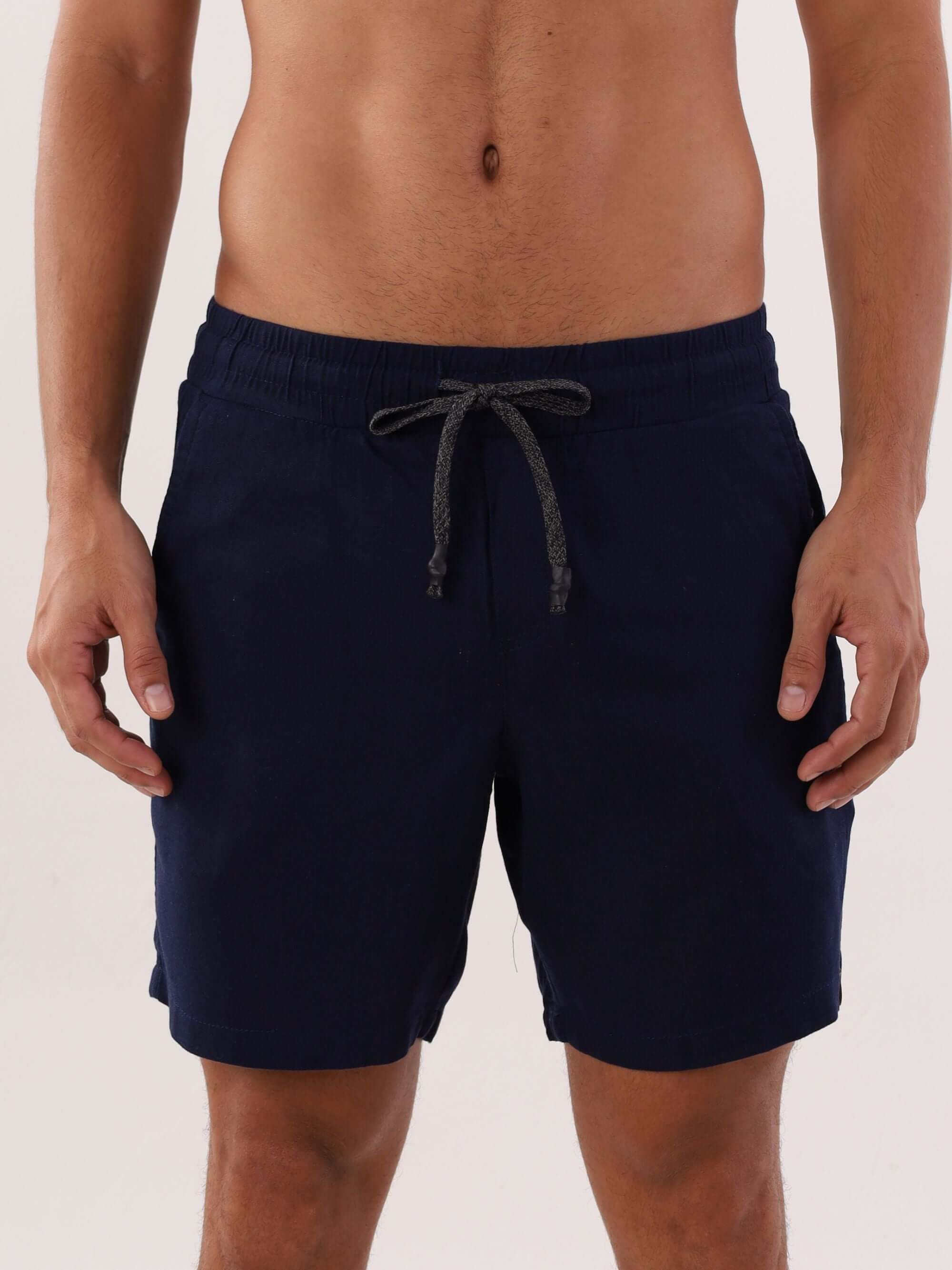 Bermuda Blend azul marinho da marca Greenish, perfeita para o verão e atividades ao ar livre.