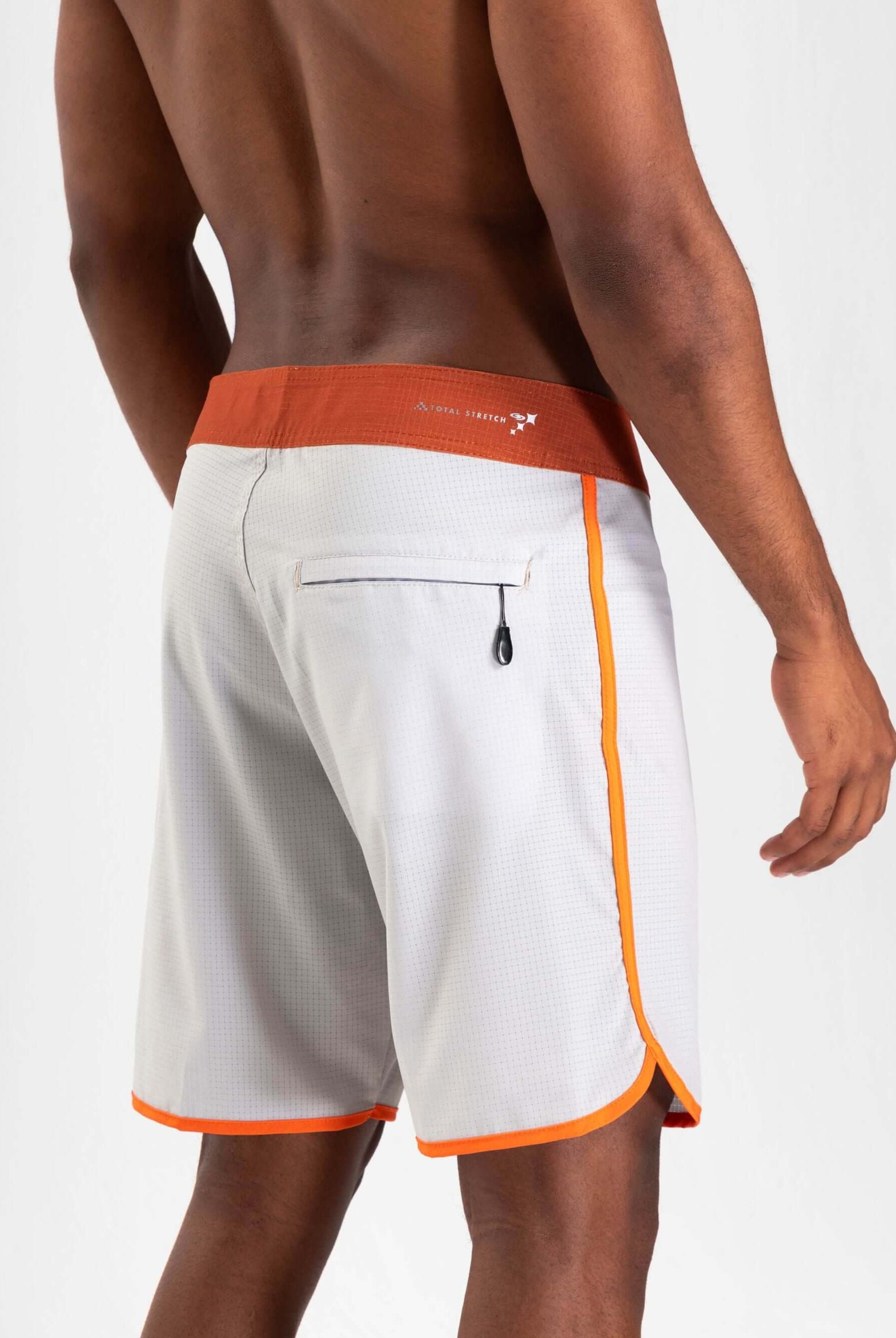 Shorts retrô Greenish com cós anatômico, cordão e bolso traseiro com zíper - Conforto e estilo para suas atividades.