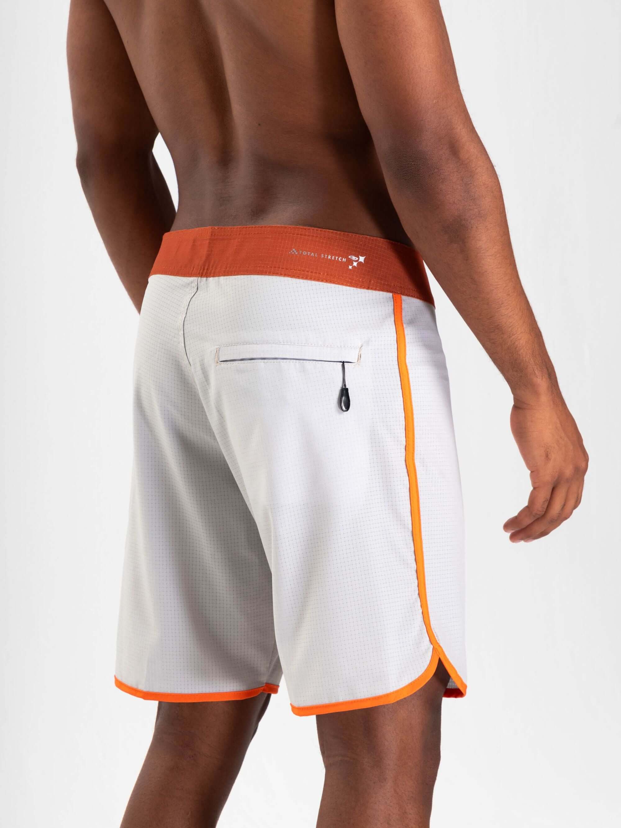 Shorts retrô Greenish com cós anatômico, cordão e bolso traseiro com zíper - Conforto e estilo para suas atividades.