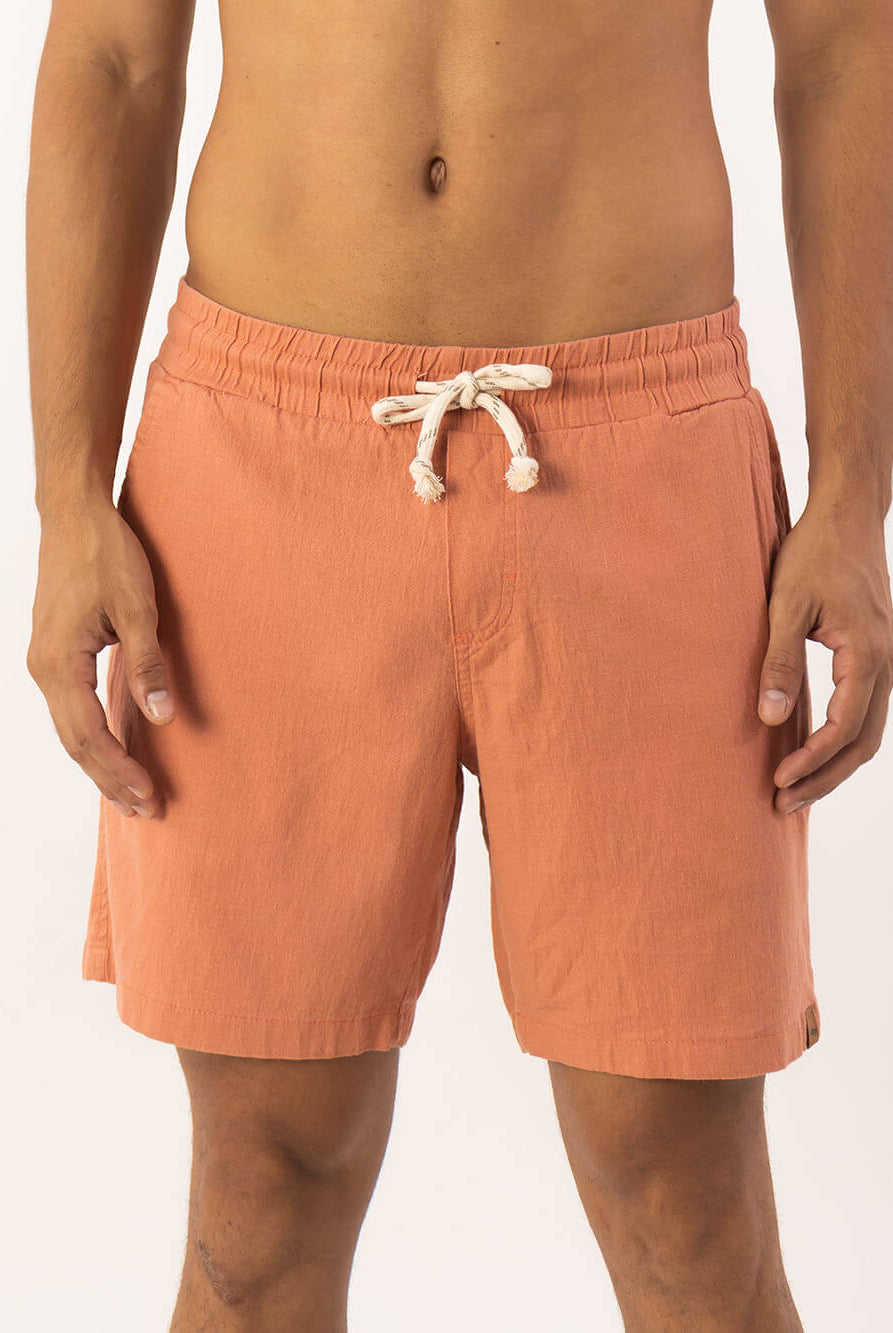Bermuda masculina curta vintage caqui da Greenish, ideal para conforto e estilo casual em qualquer ocasião.