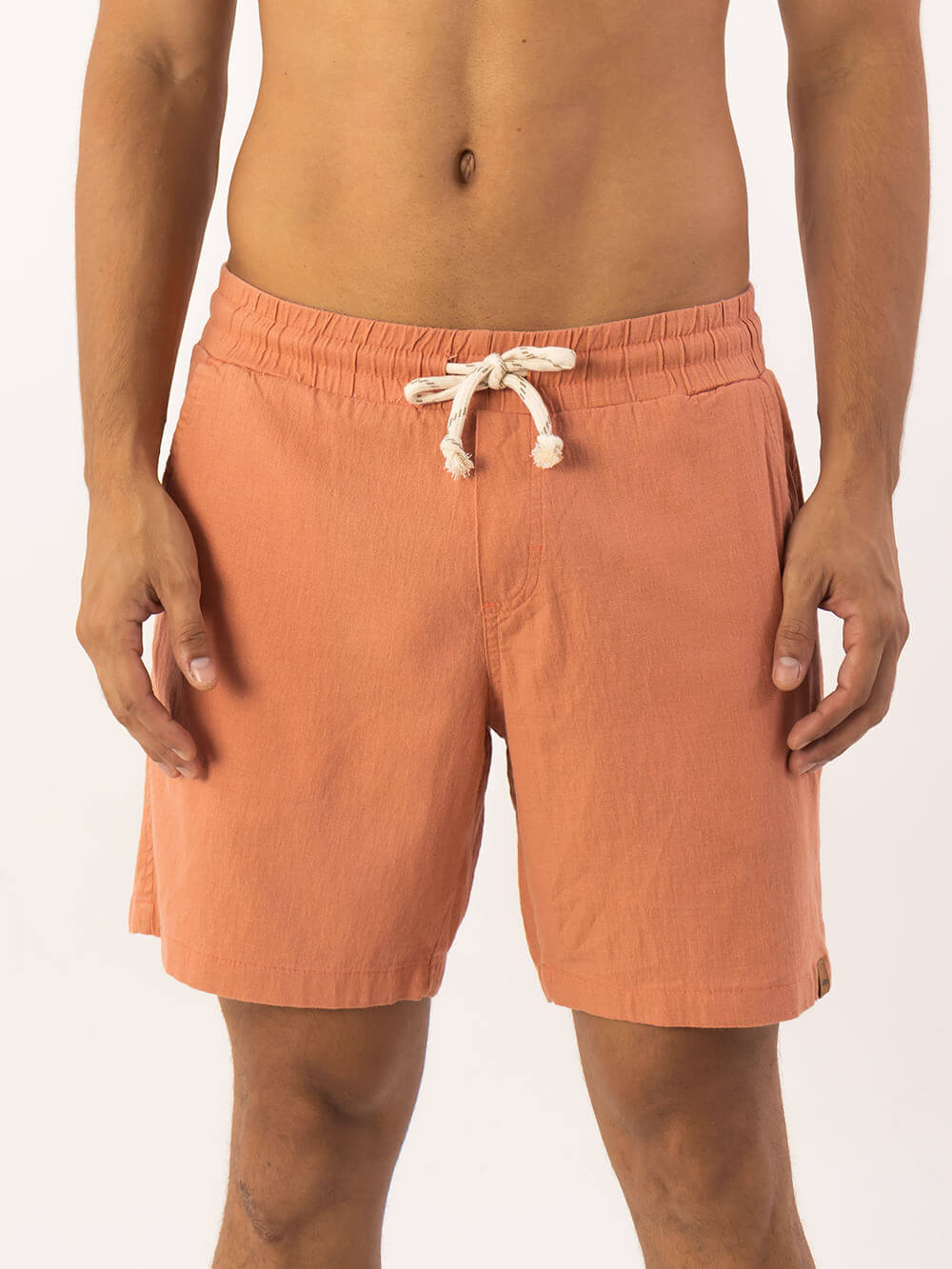 Bermuda masculina curta vintage caqui da Greenish, ideal para conforto e estilo casual em qualquer ocasião.