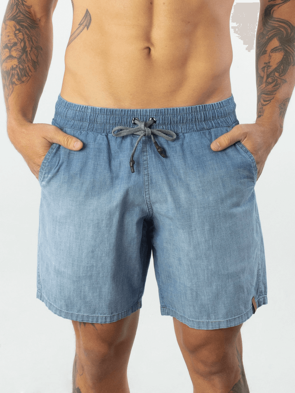 Bermuda shorts masculina Greenish, confortável e estilosa em 100% algodão, com bolsos e modelagem acima do joelho.