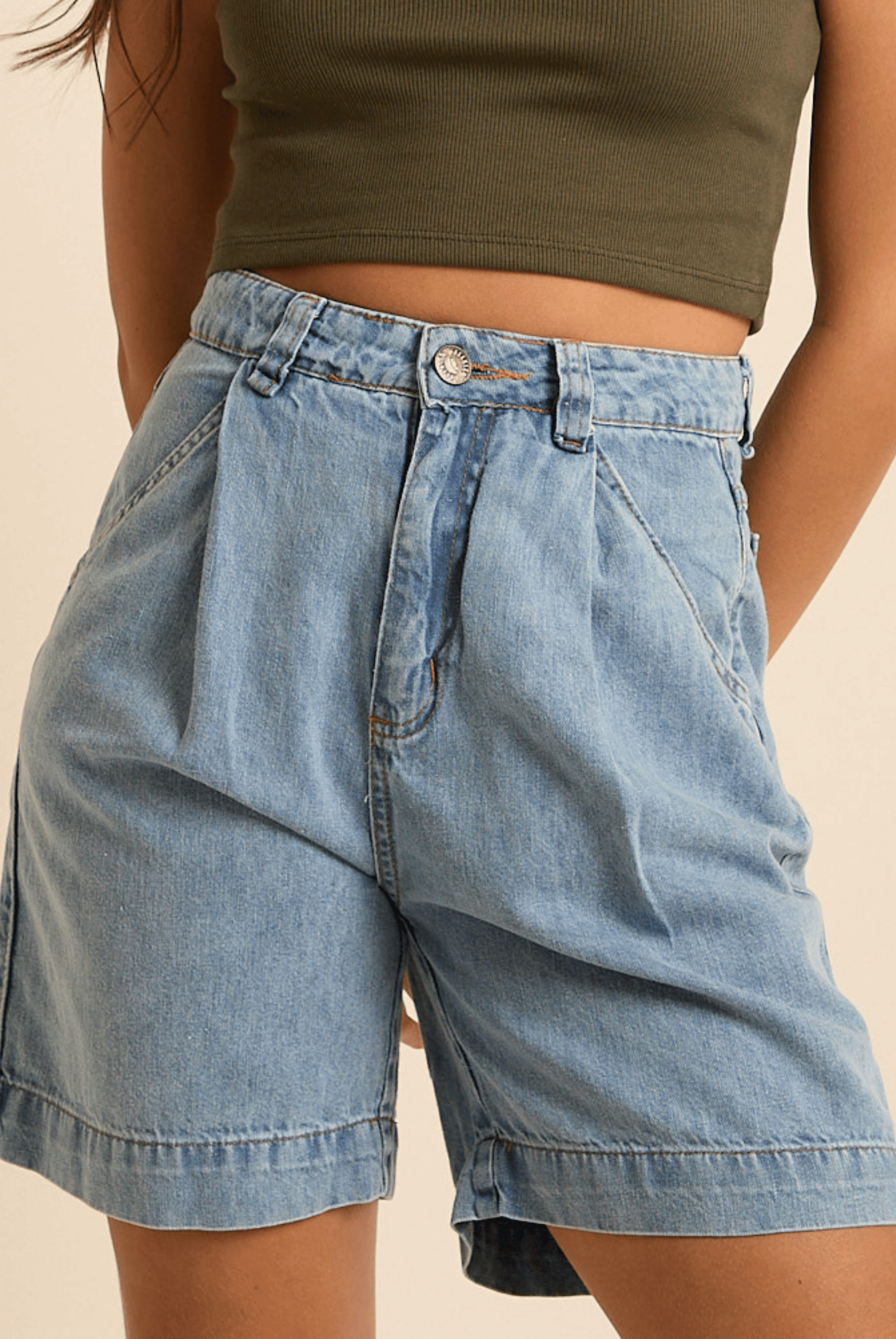 Bermuda Jeans Gih Azul da Greenish, conforto e estilo com tecido sustentável de cânhamo.