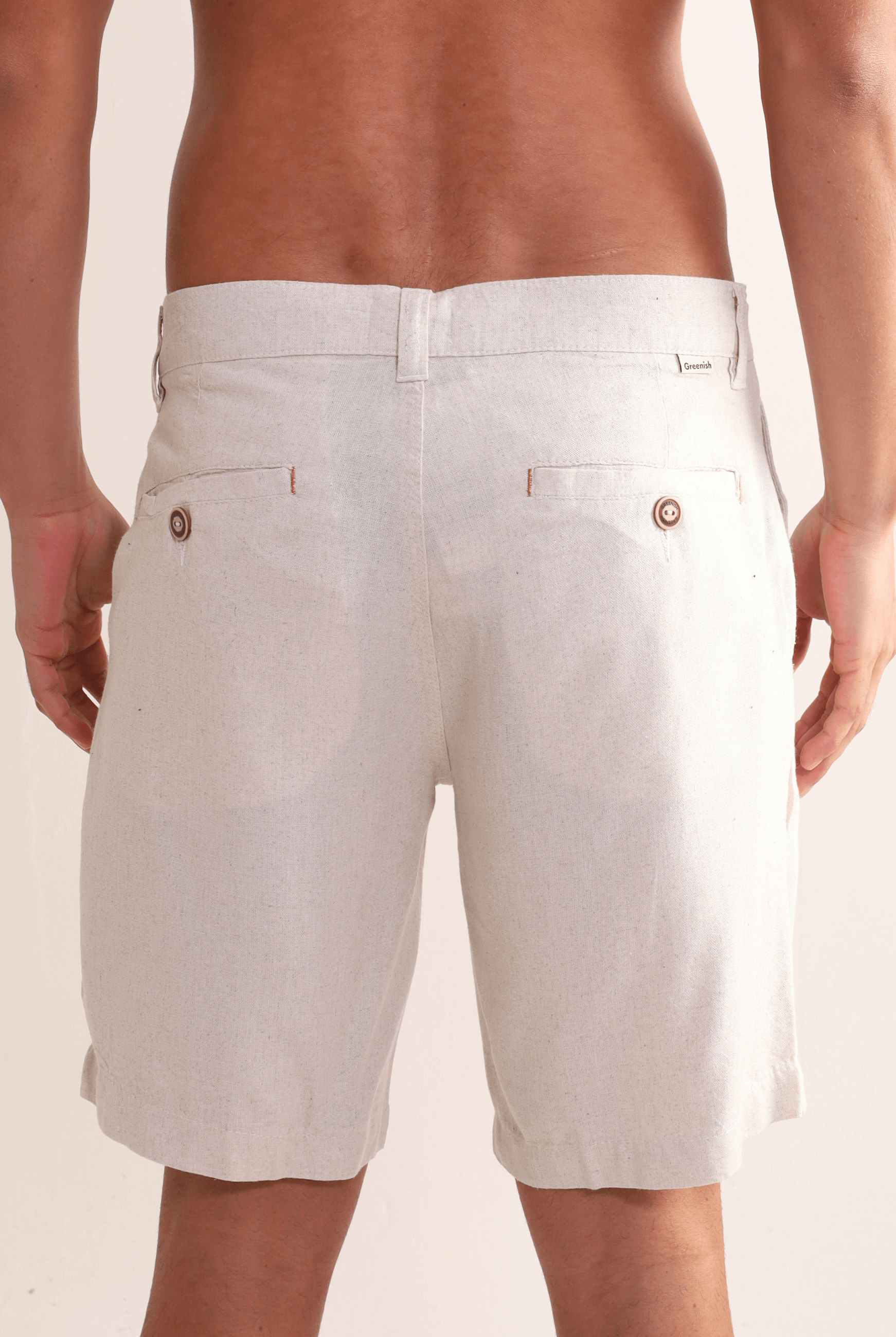 Bermuda Linem Resort Natural, marca Greenish, em linho leve e corte casual para conforto e elegância no litoral ou passeios.