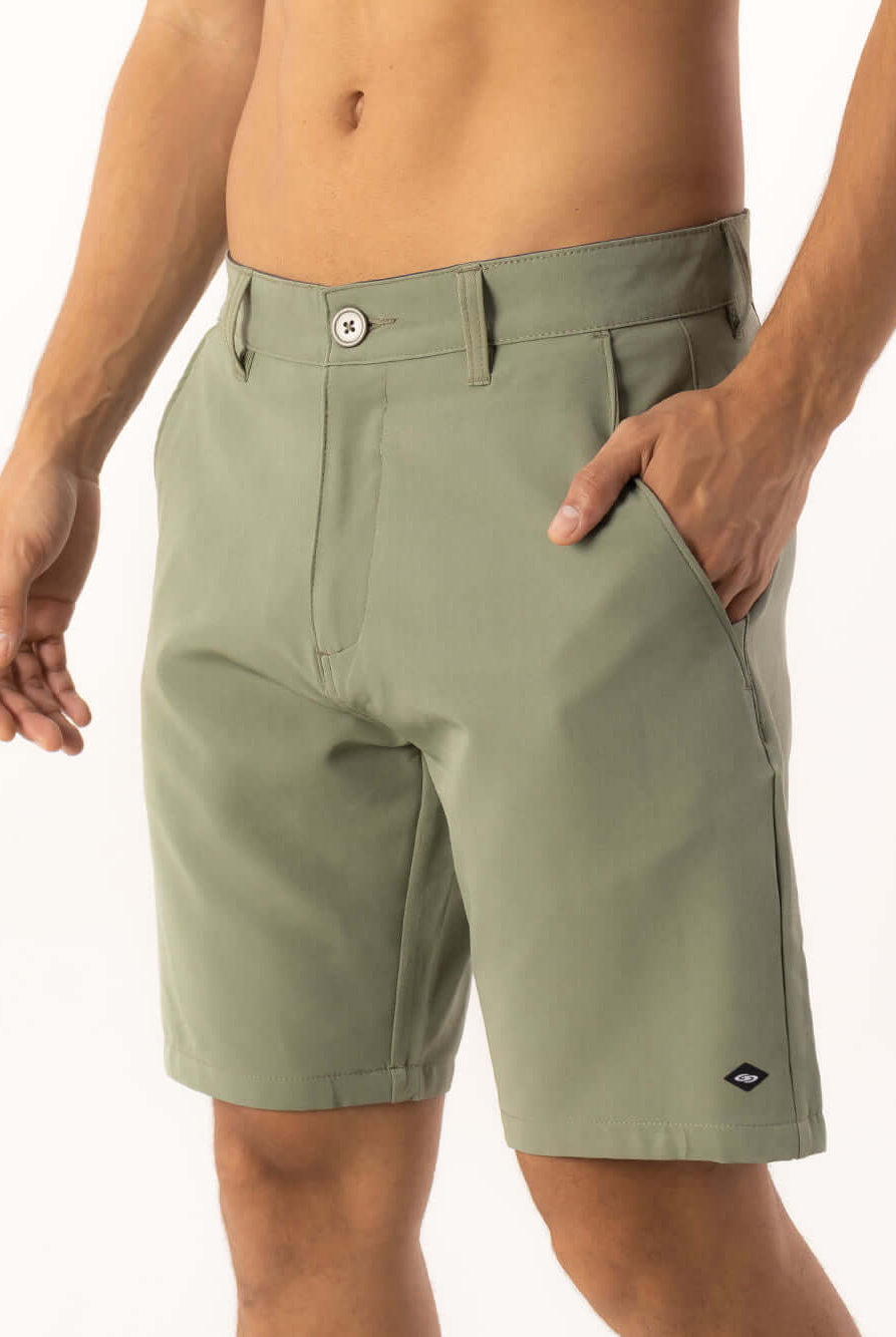 Walkshort Classic Verde da Greenish, bermuda masculina prática e confortável, ideal para qualquer ocasião.