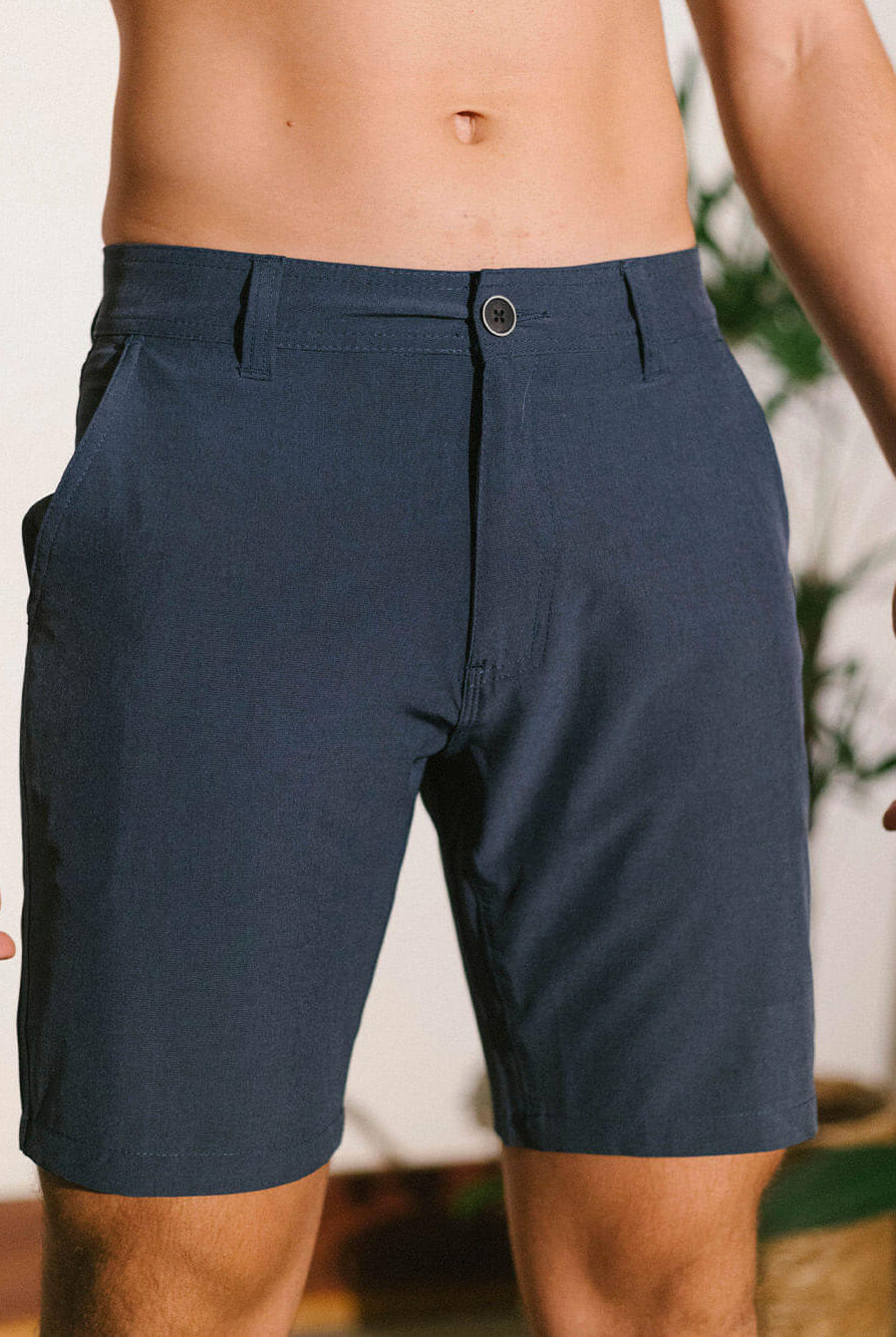Bermuda masculina azul marinho Walkshort Classic da Greenish, ideal para o verão e fácil de combinar.