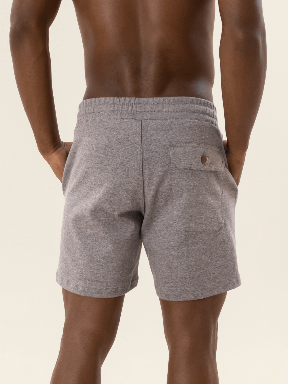 Bermuda moletom Roma da Greenish, vista traseira, confortável e estilosa para looks casuais ou esportivos.