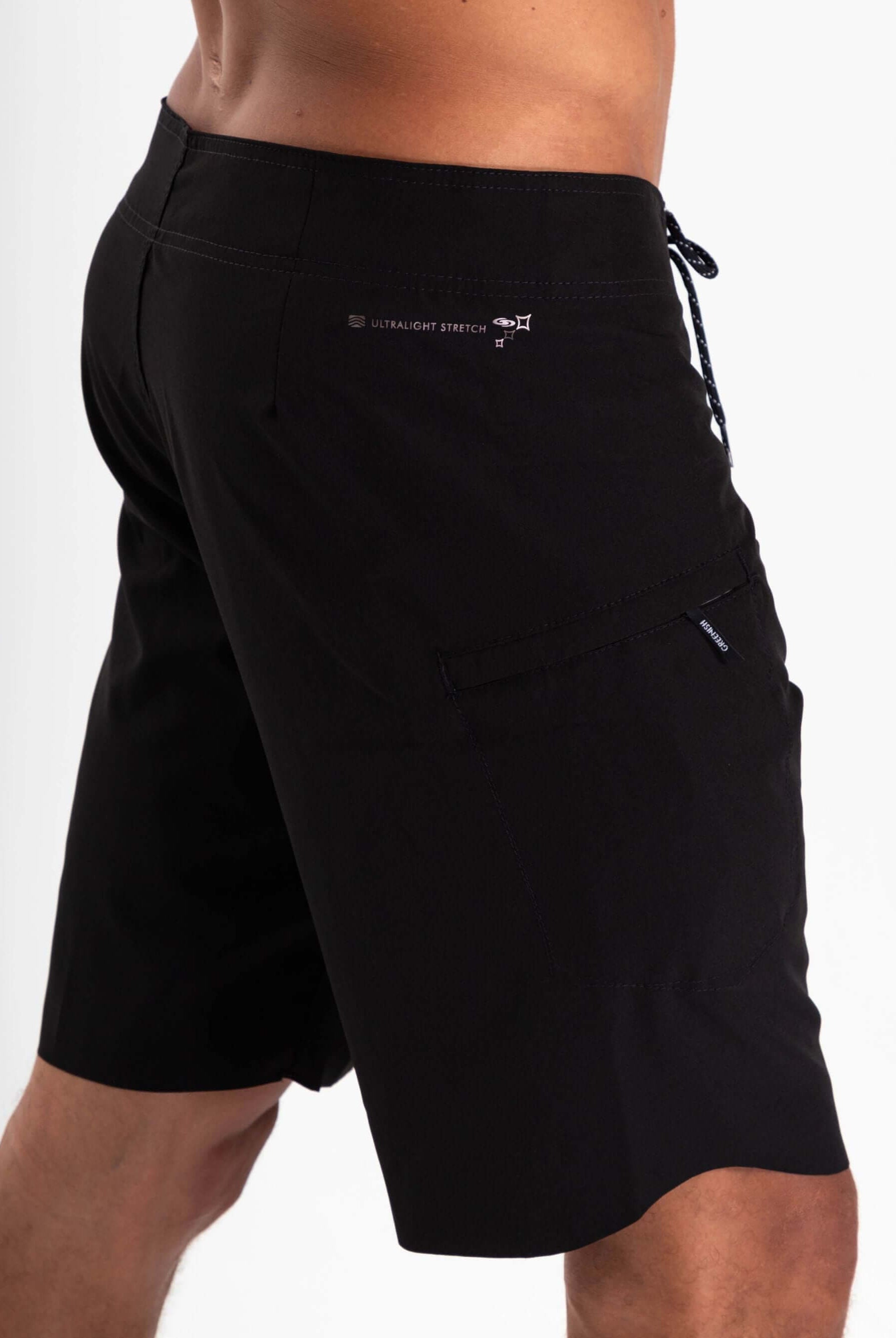 Greenish BOARDSHORT ULTRALIGHT BASIC - PRETO, ultralight and comfortable for aquatic sports, featuring a classic design.