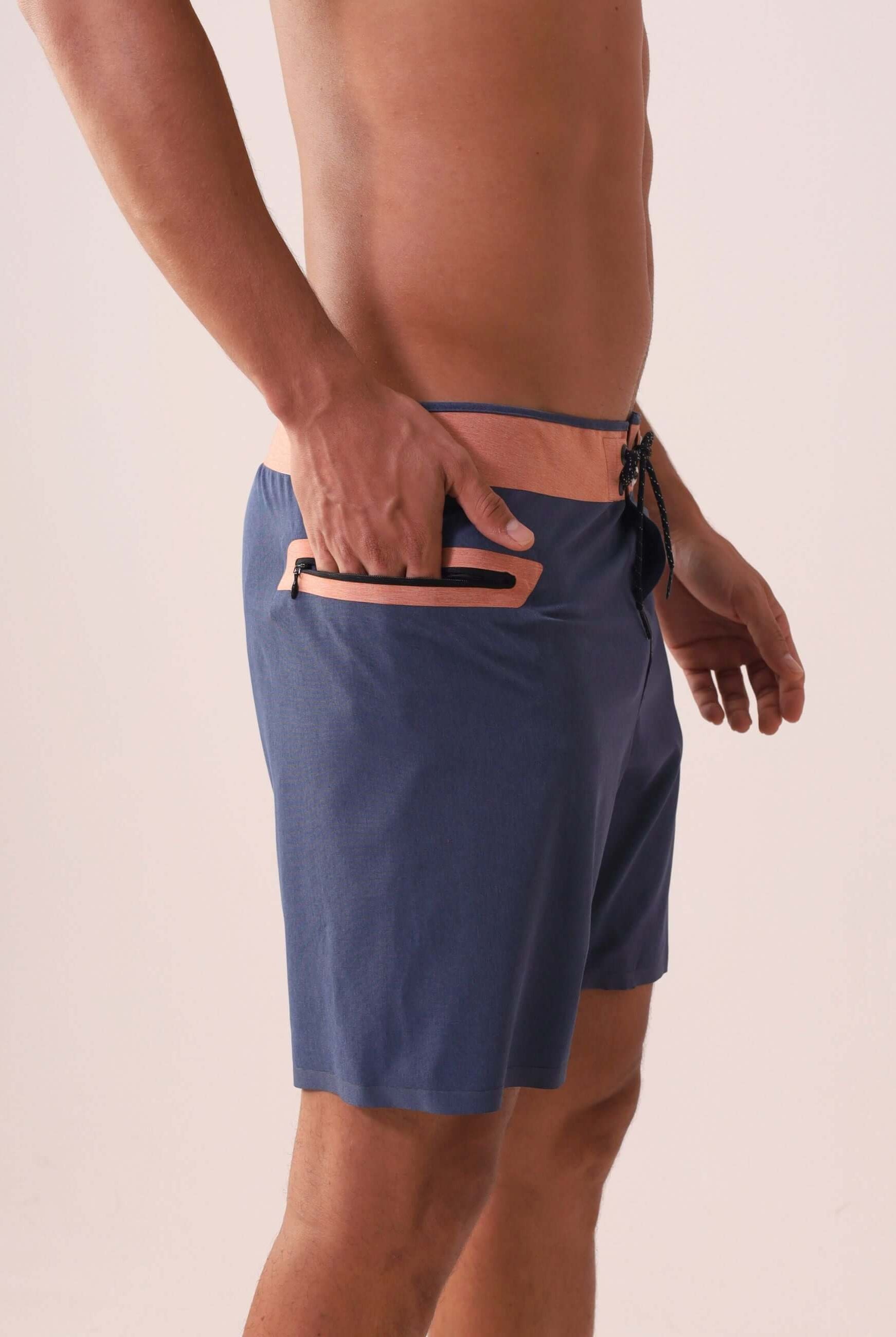 Boardshort Ultralight II Ocean - Azul Marinho da Greenish com design leve, bolso lateral com zíper, ideal para esportes aquáticos.