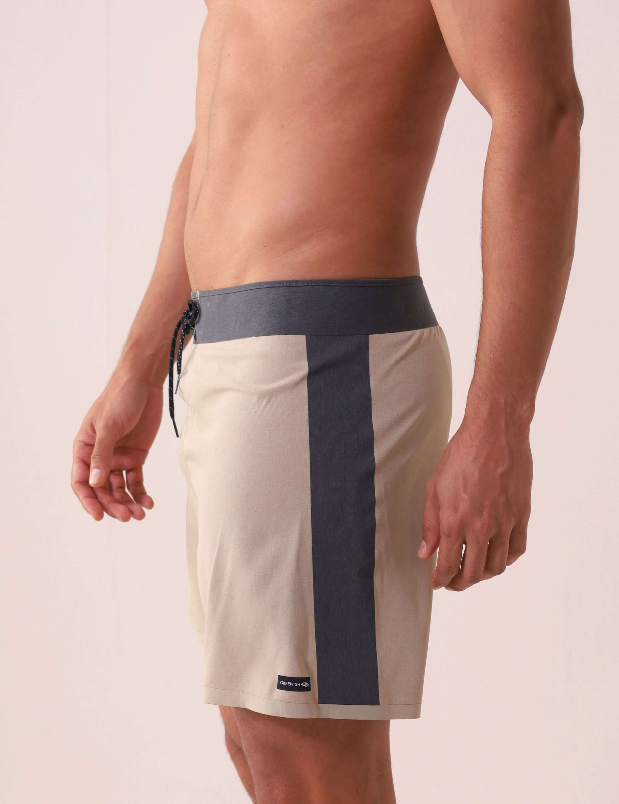 Boardshort Ultralight II Color - Caqui da Greenish com tecnologia colada e bolso com zíper, ideal para surfe e atividades ao ar livre.