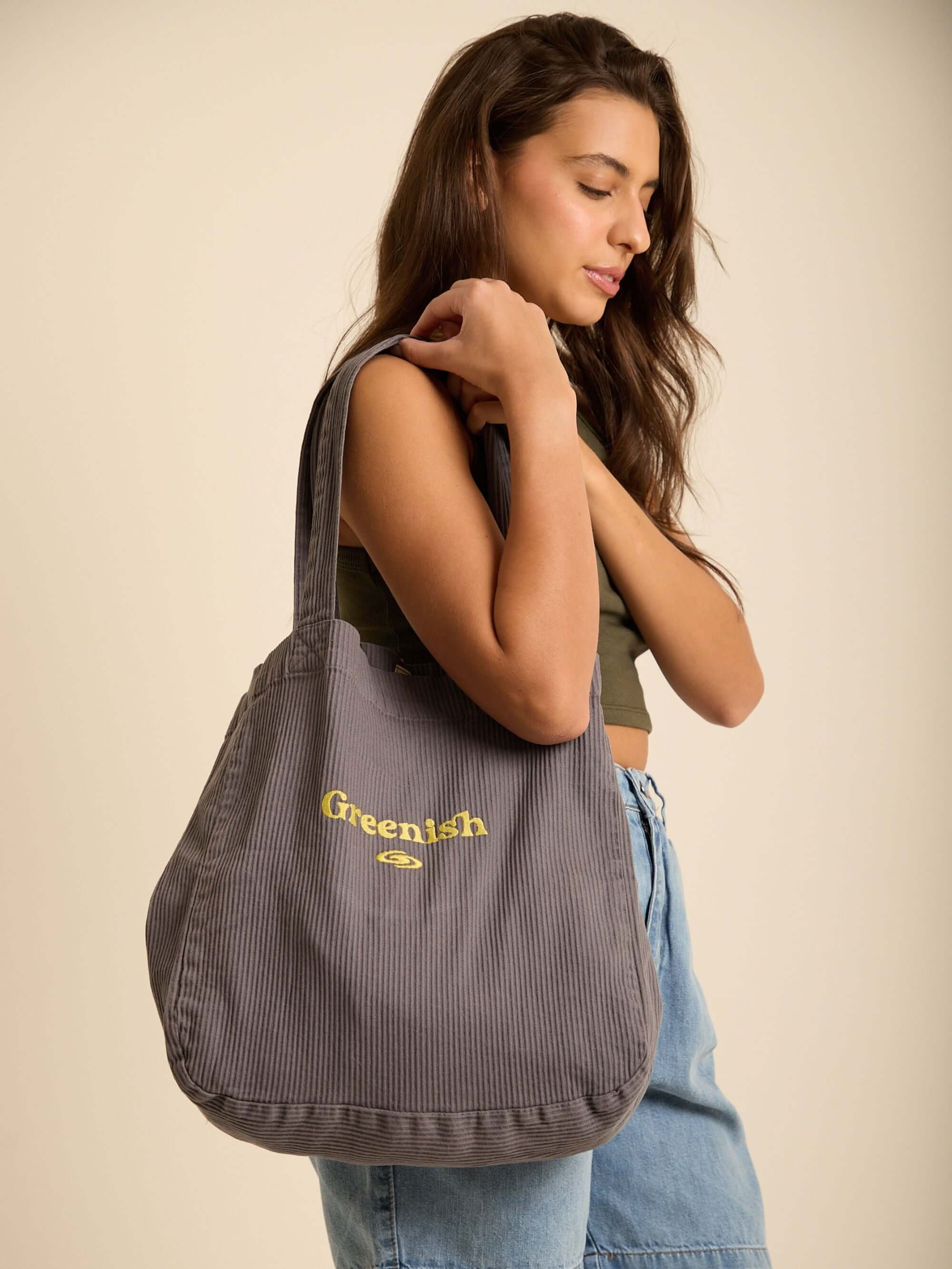 Bolsa Clara grafite da Greenish, combinação perfeita de estilo e praticidade para o dia a dia.