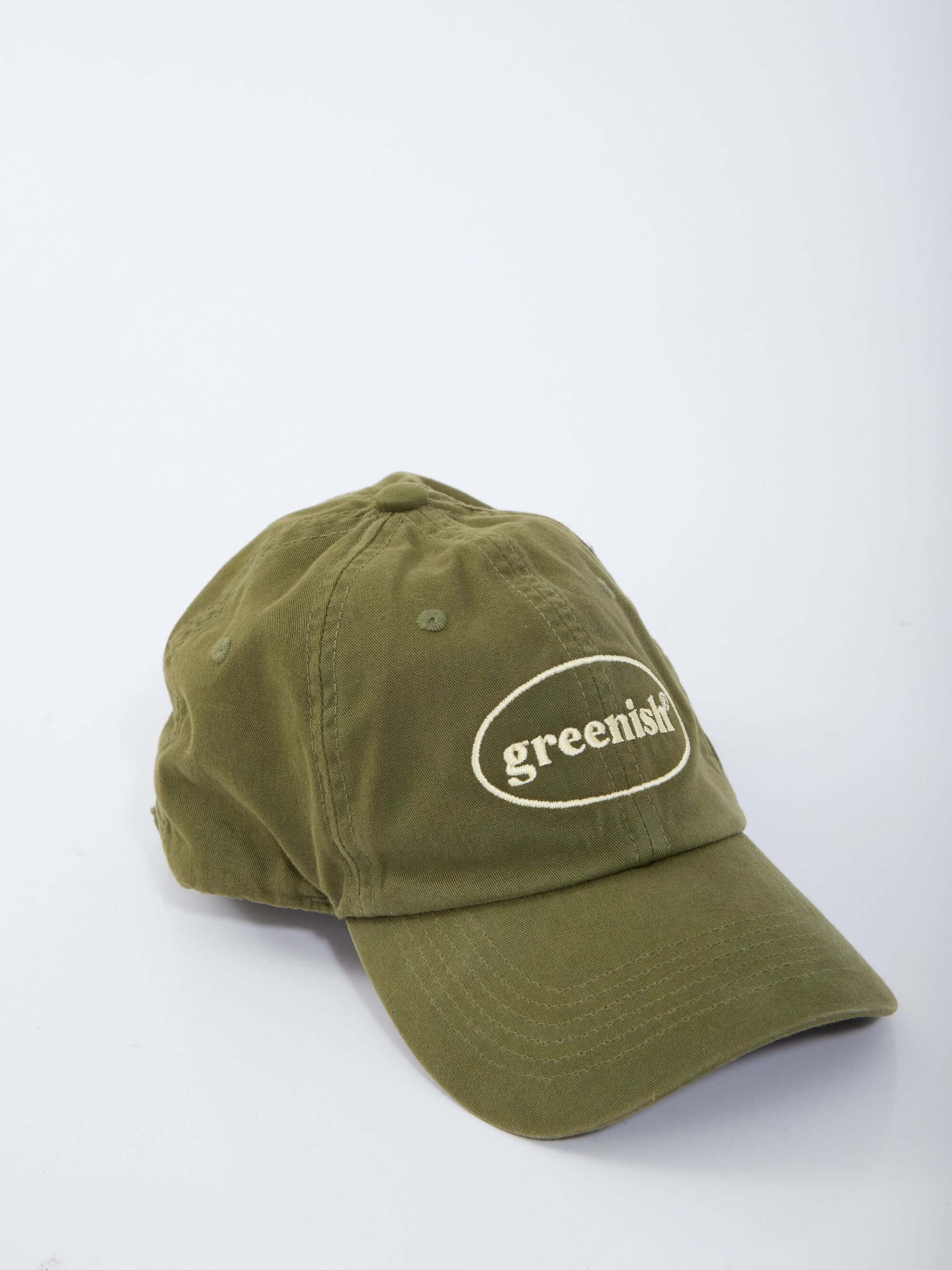 Boné verde com logo da marca Greenish, ideal para um estilo casual e moderno.