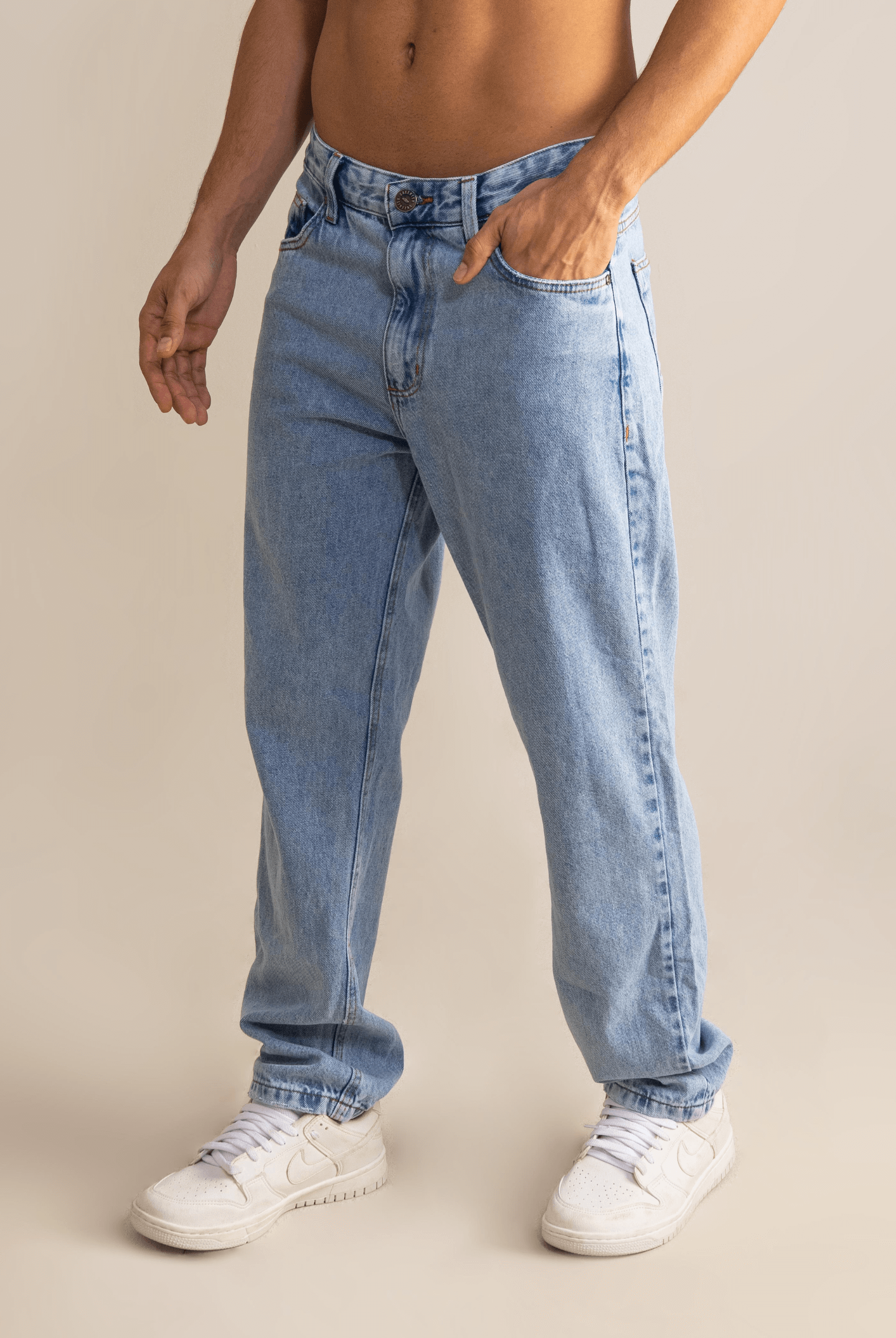 Calça jeans Relaxed Fit da Greenish, conforto e visual despojado, ideal para quem vive em movimento.