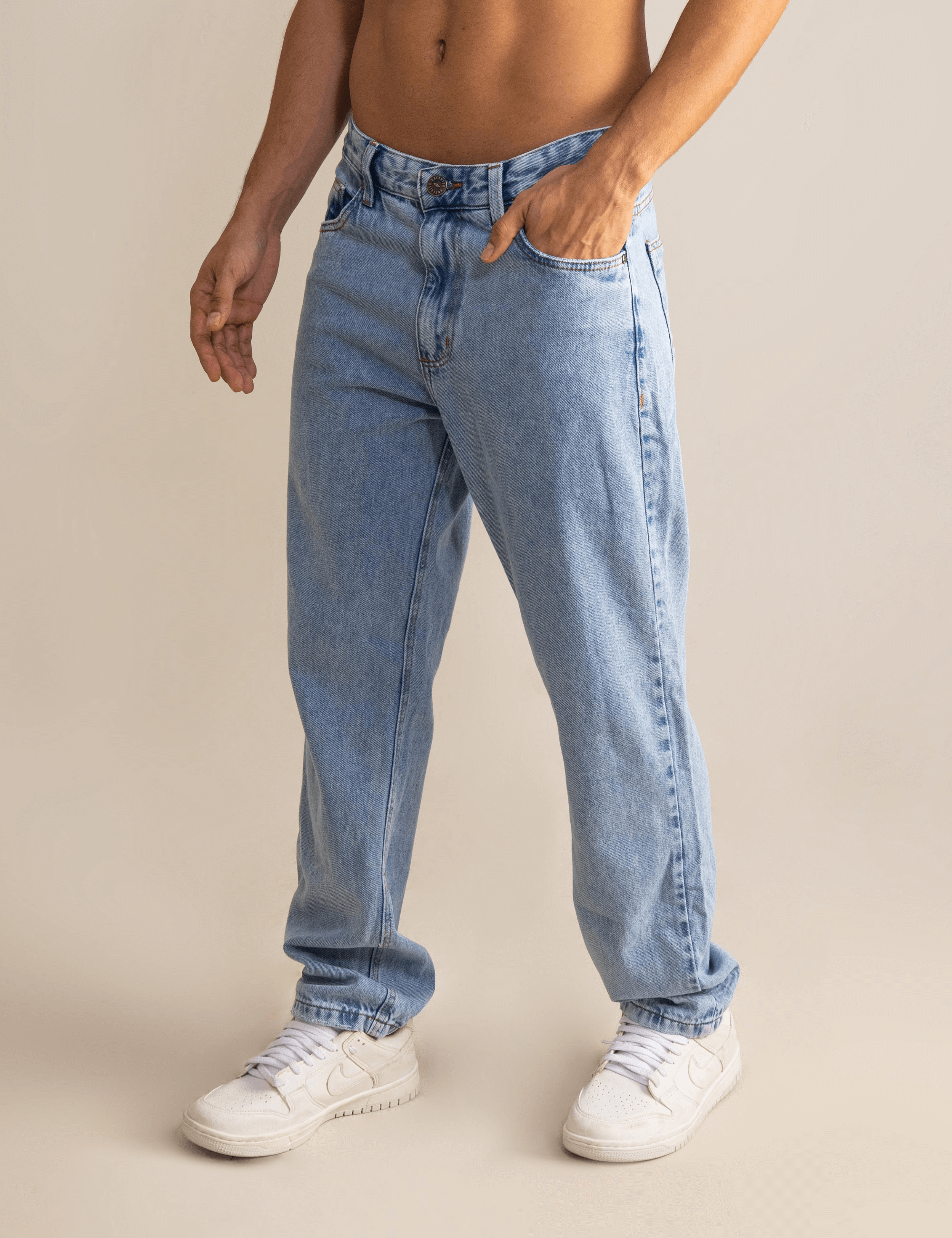 Calça jeans Relaxed Fit da Greenish, conforto e visual despojado, ideal para quem vive em movimento.