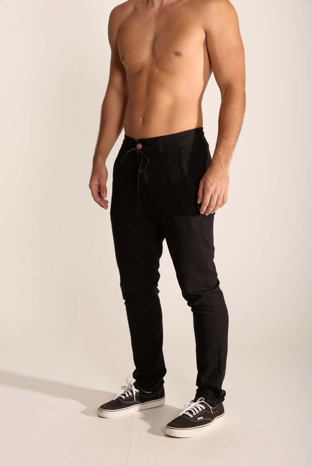 Calça Linen Relax - Preto da Greenish, modelo confortável e estiloso, ideal para mobilidade e leveza no dia a dia.