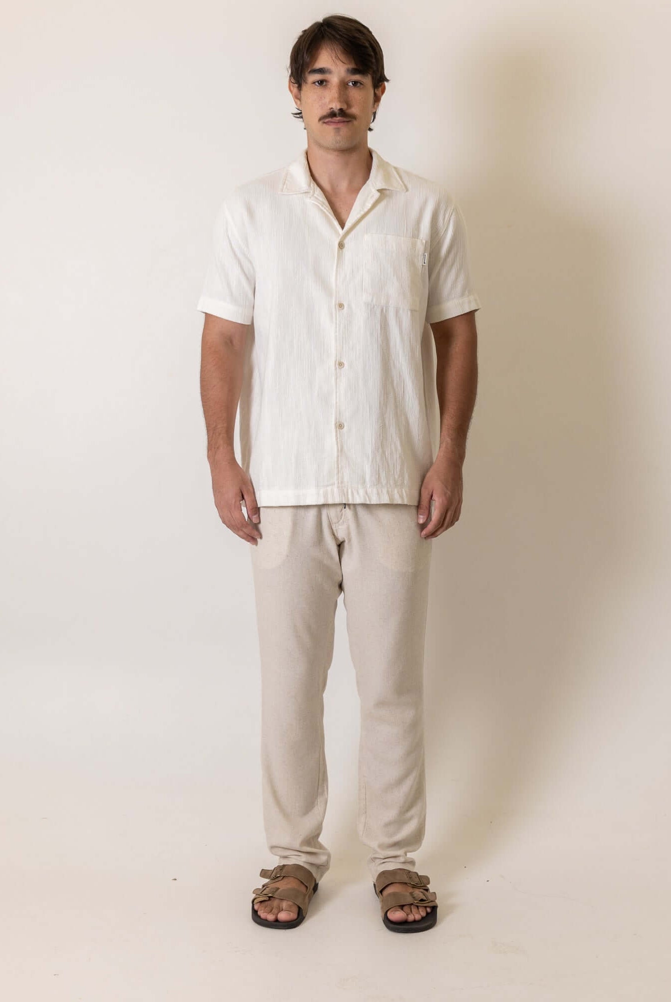Model wearing Greenish Camisa Botao High Tide - Off White