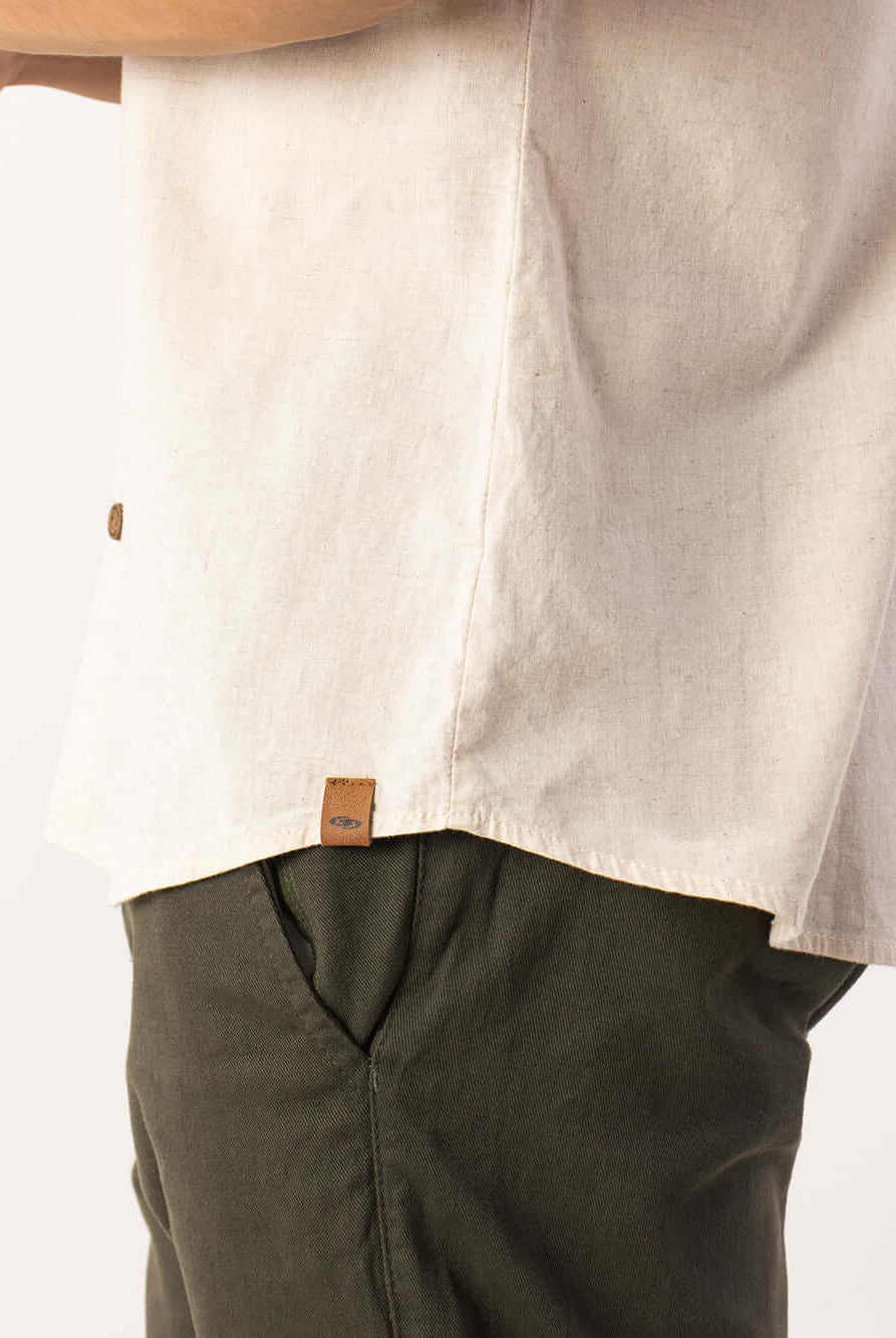 Camisa Linem Essential verde da Greenish, leve e versátil, perfeita para diferentes ocasiões.