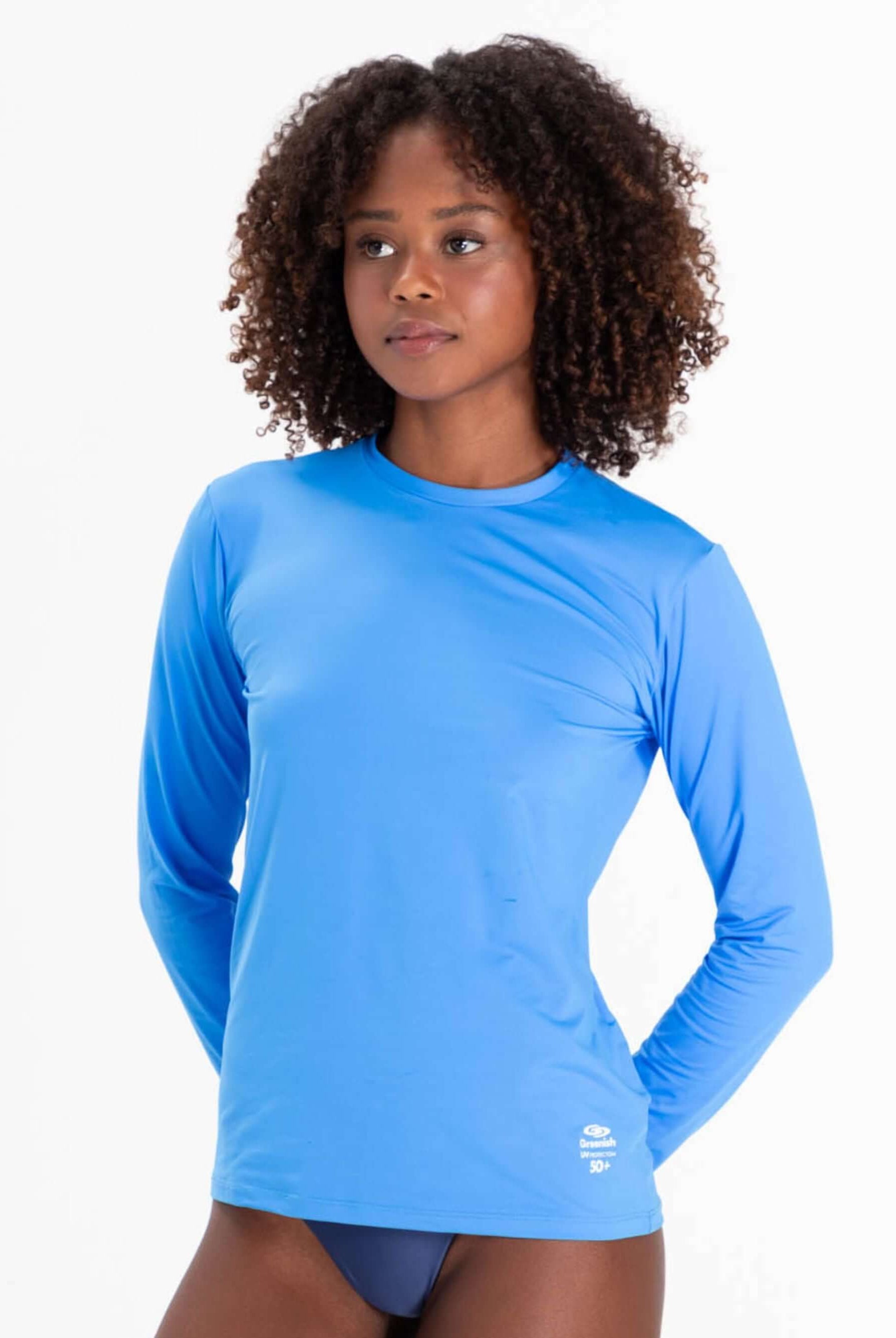 Camisa UV feminina básica azul da Greenish, ideal para proteção solar e conforto durante atividades ao ar livre.
