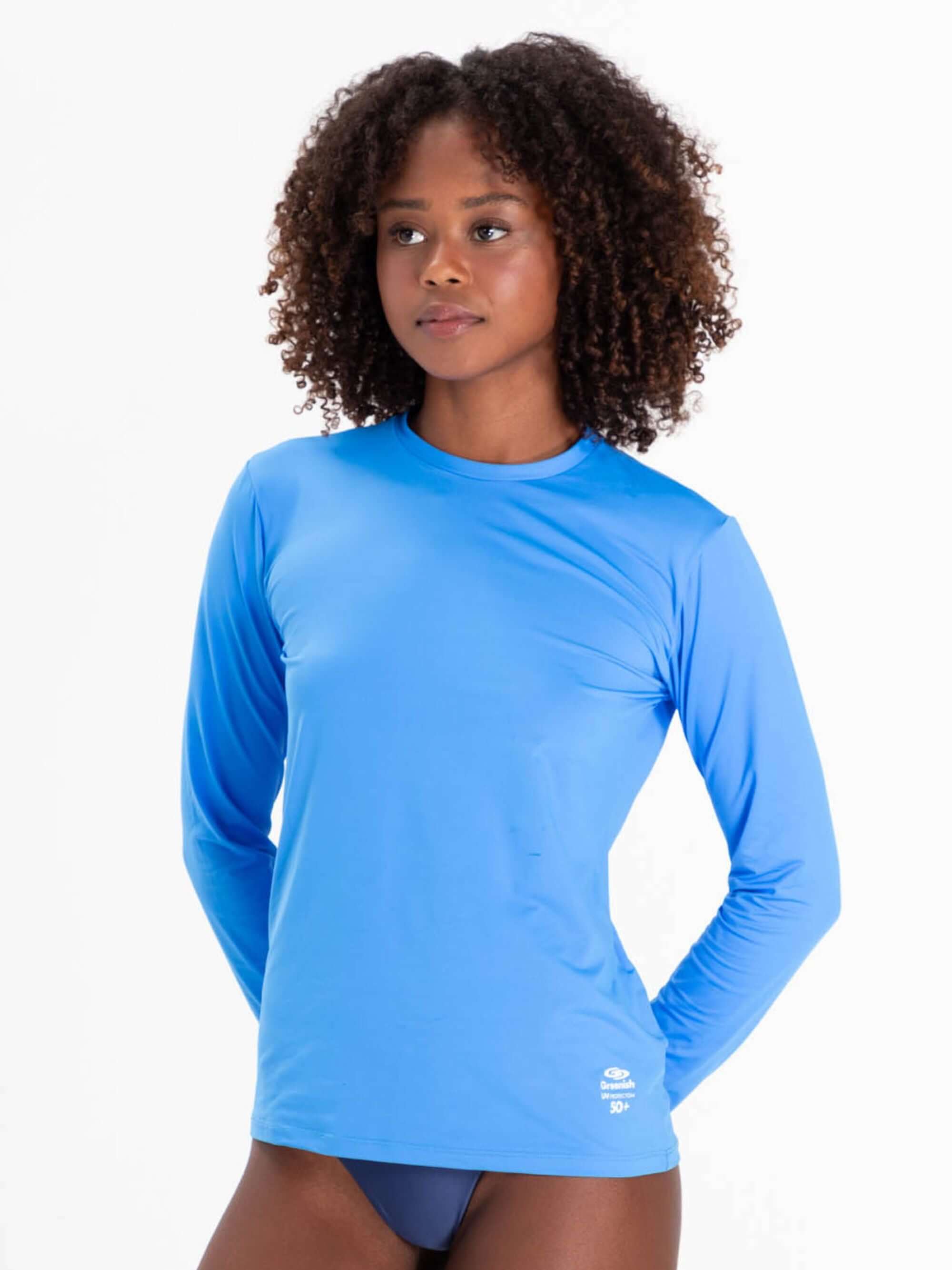 Camisa UV feminina básica azul da Greenish, ideal para proteção solar e conforto durante atividades ao ar livre.