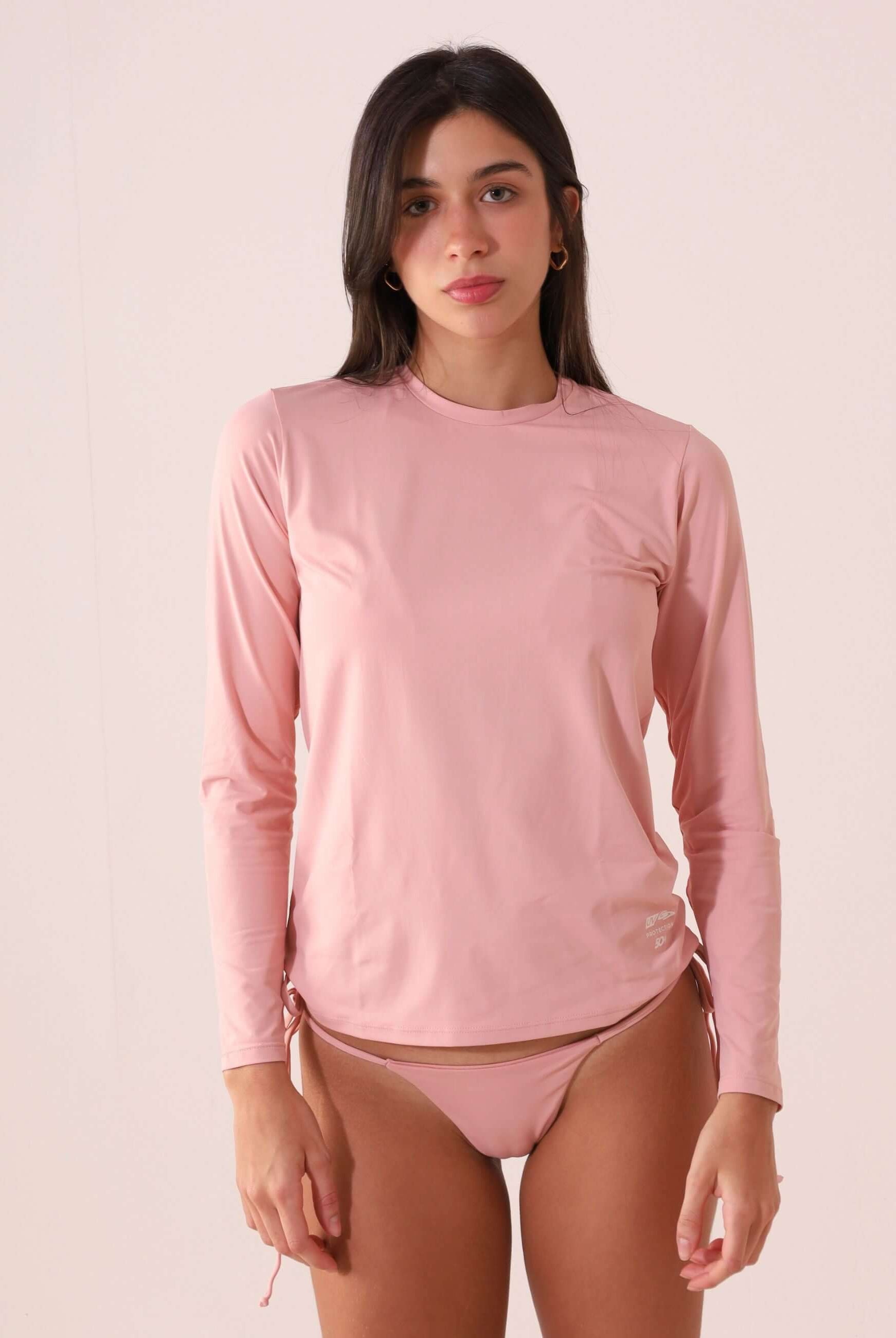 Camisa UV feminino basic - rosa nude da marca Greenish, oferece proteção solar UV 50+ e conforto, ideal para atividades ao ar livre.