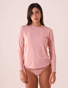 Camisa UV feminino basic - rosa nude da marca Greenish, oferece proteção solar UV 50+ e conforto, ideal para atividades ao ar livre.
