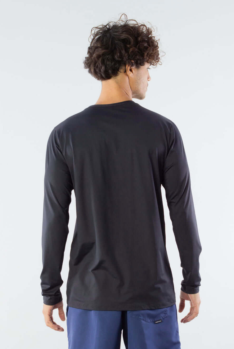 Camisa UV Manga Longa Basic Preto da Greenish, ideal para proteção solar e liberdade de movimento em atividades ao ar livre.
