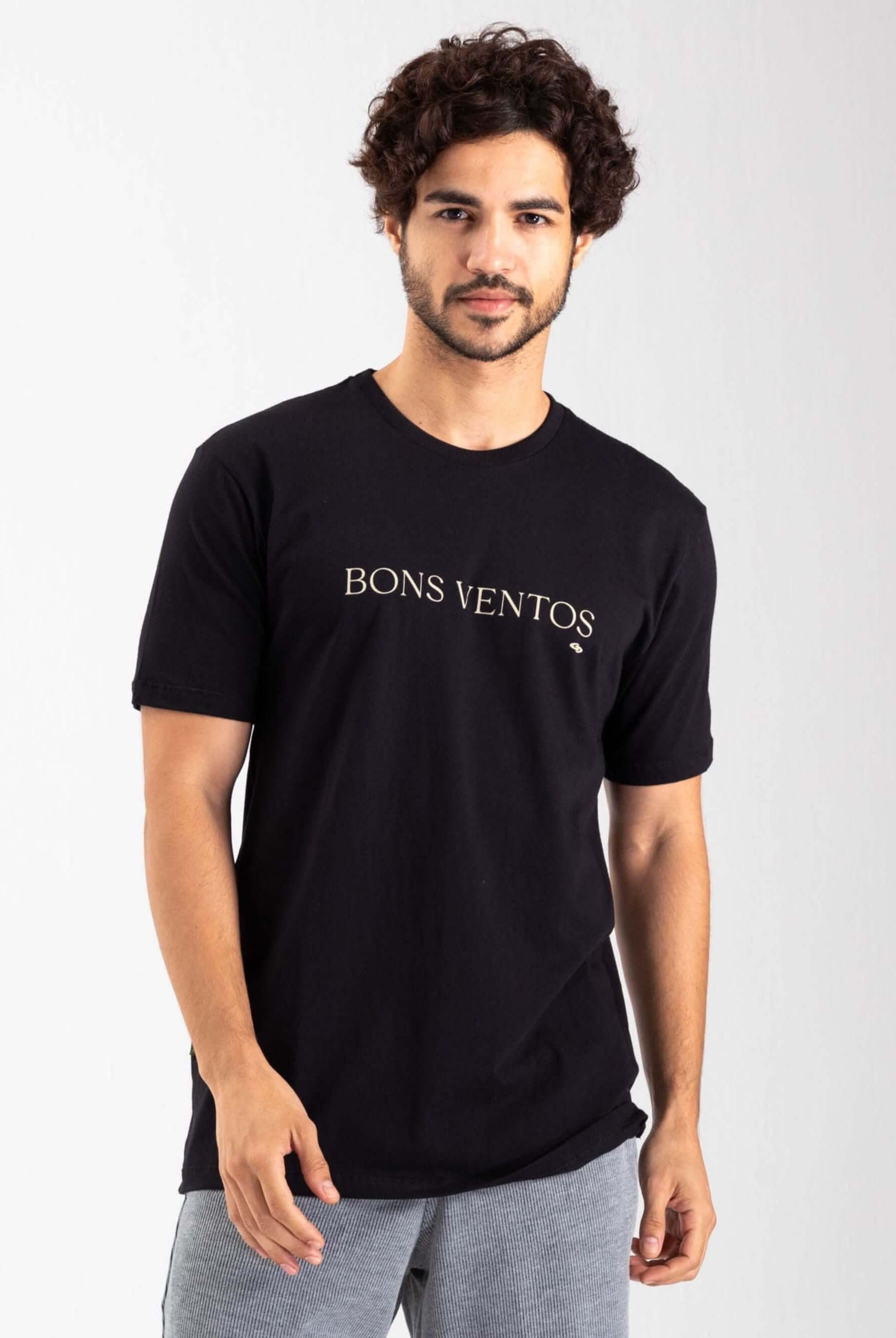 Camiseta Bons Ventos preta da marca Greenish, ideal para kitesurf e esportes aquáticos, modelo básico e confortável.