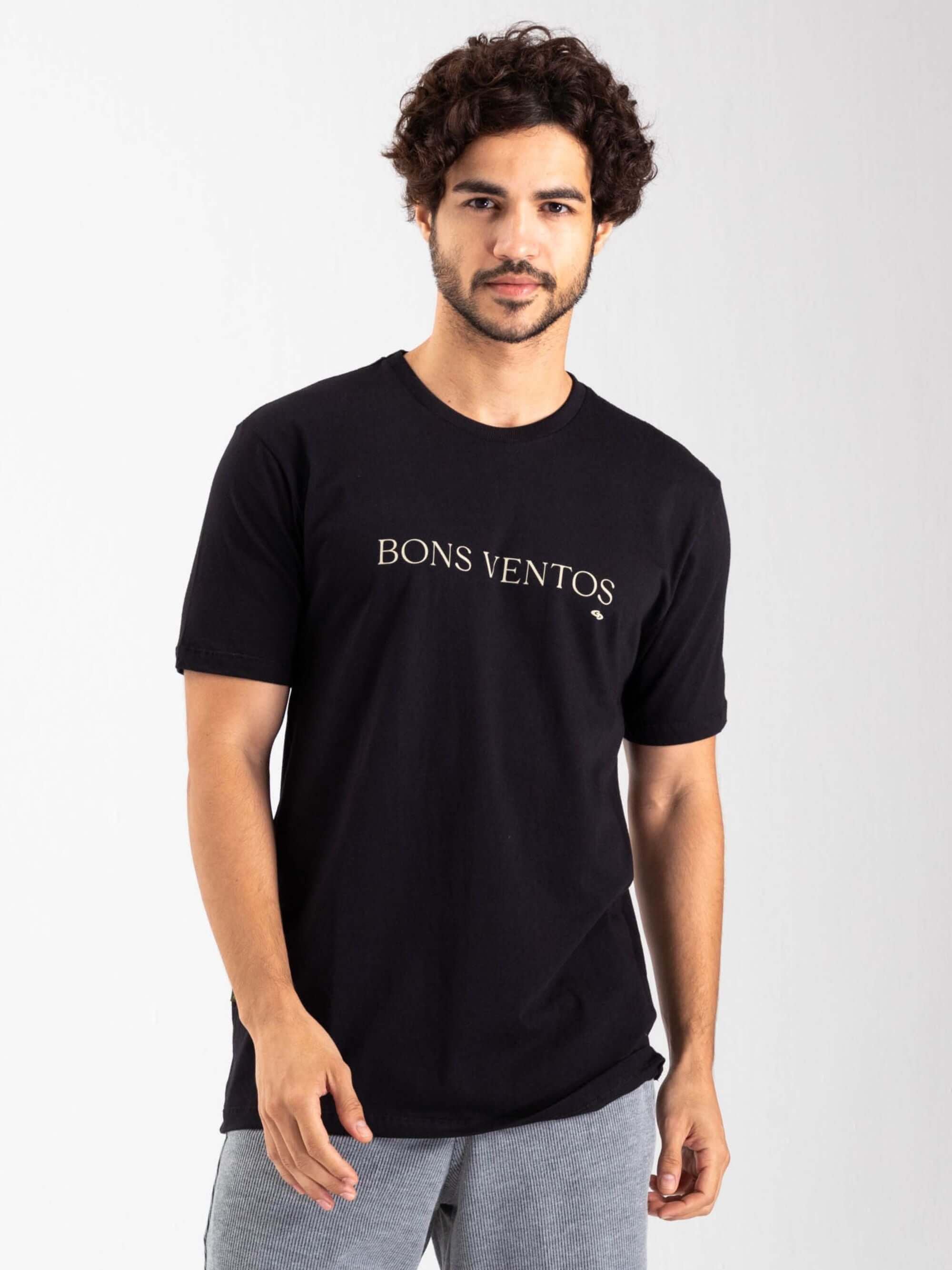 Camiseta Bons Ventos preta da marca Greenish, ideal para kitesurf e esportes aquáticos, modelo básico e confortável.
