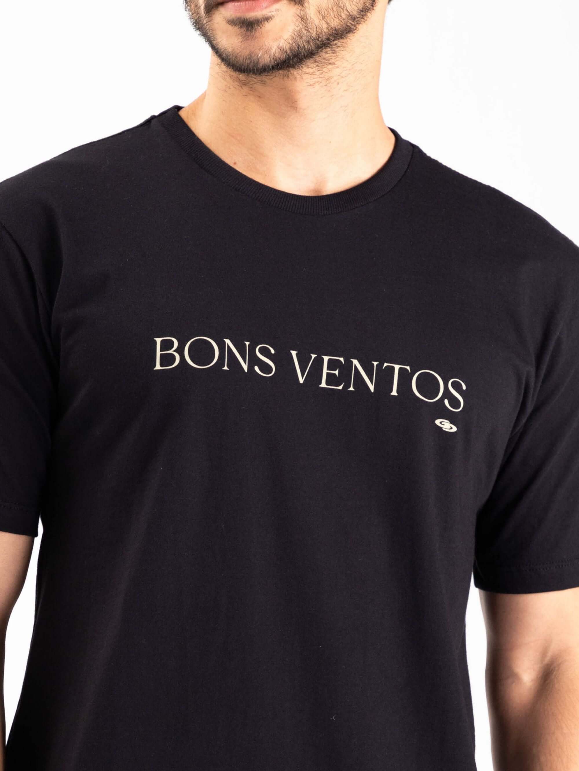 Camiseta Bons Ventos preta da marca Greenish, ideal para kitesurf e esportes aquáticos.